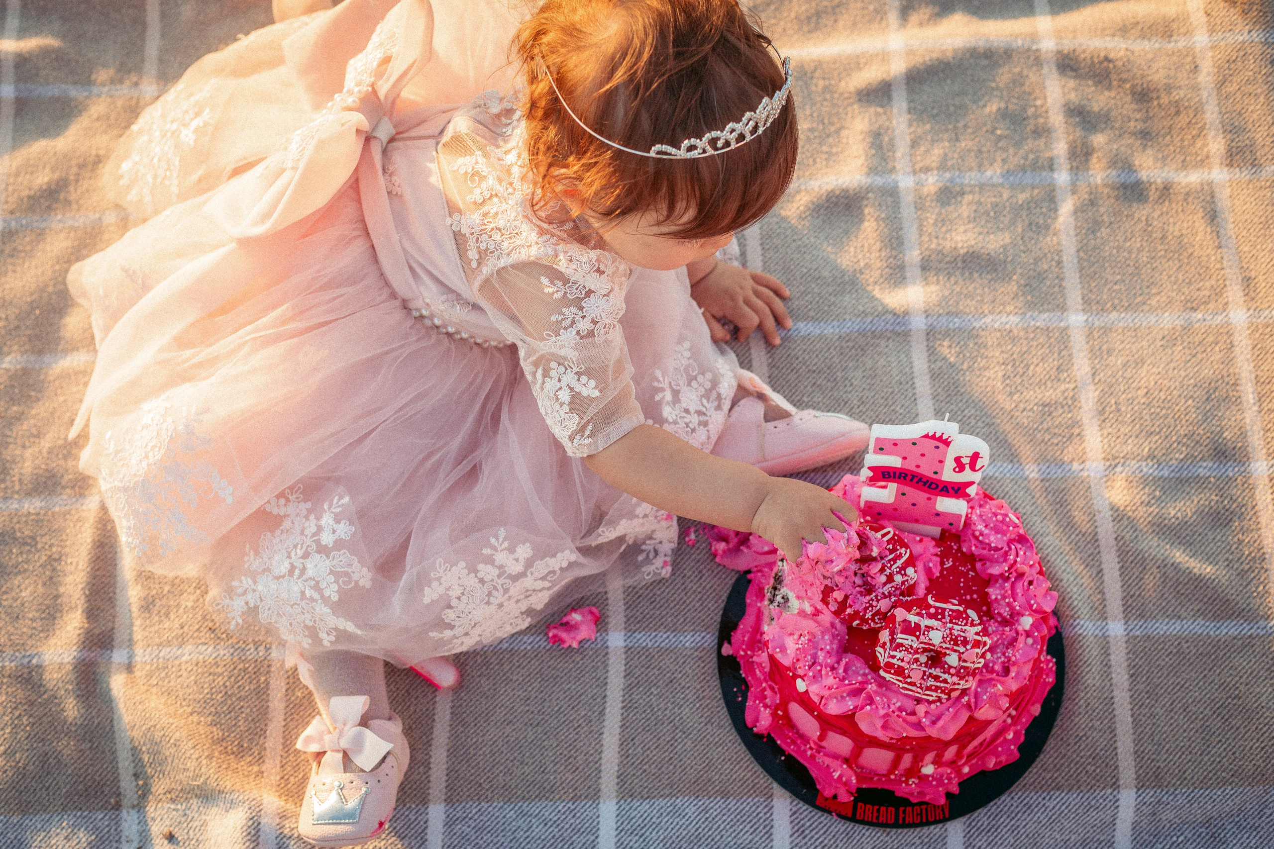 Little Beach Celebration. Family Photographer in Greece