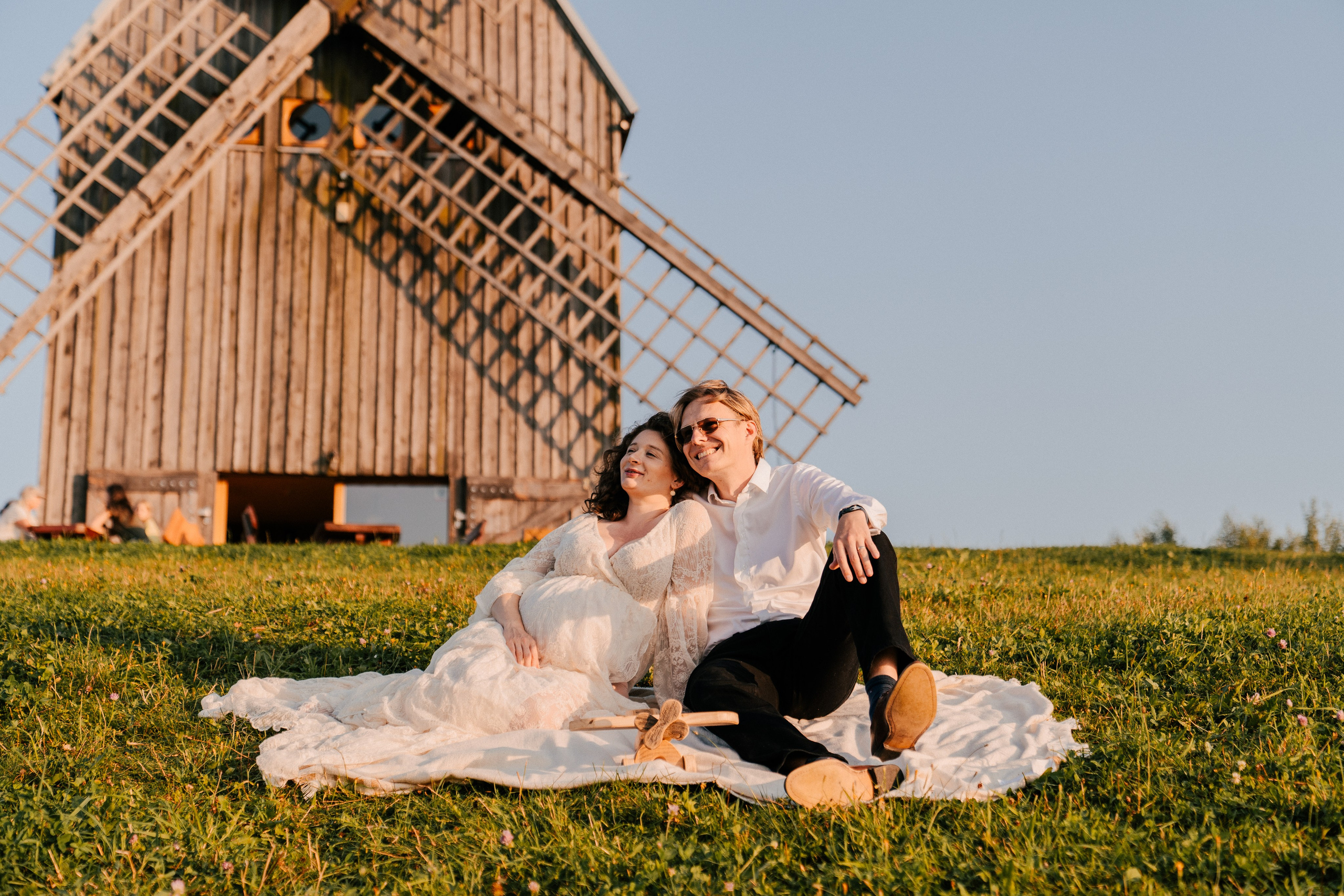 sesja-ciążowa-Reboszewo-wiatrak-plener