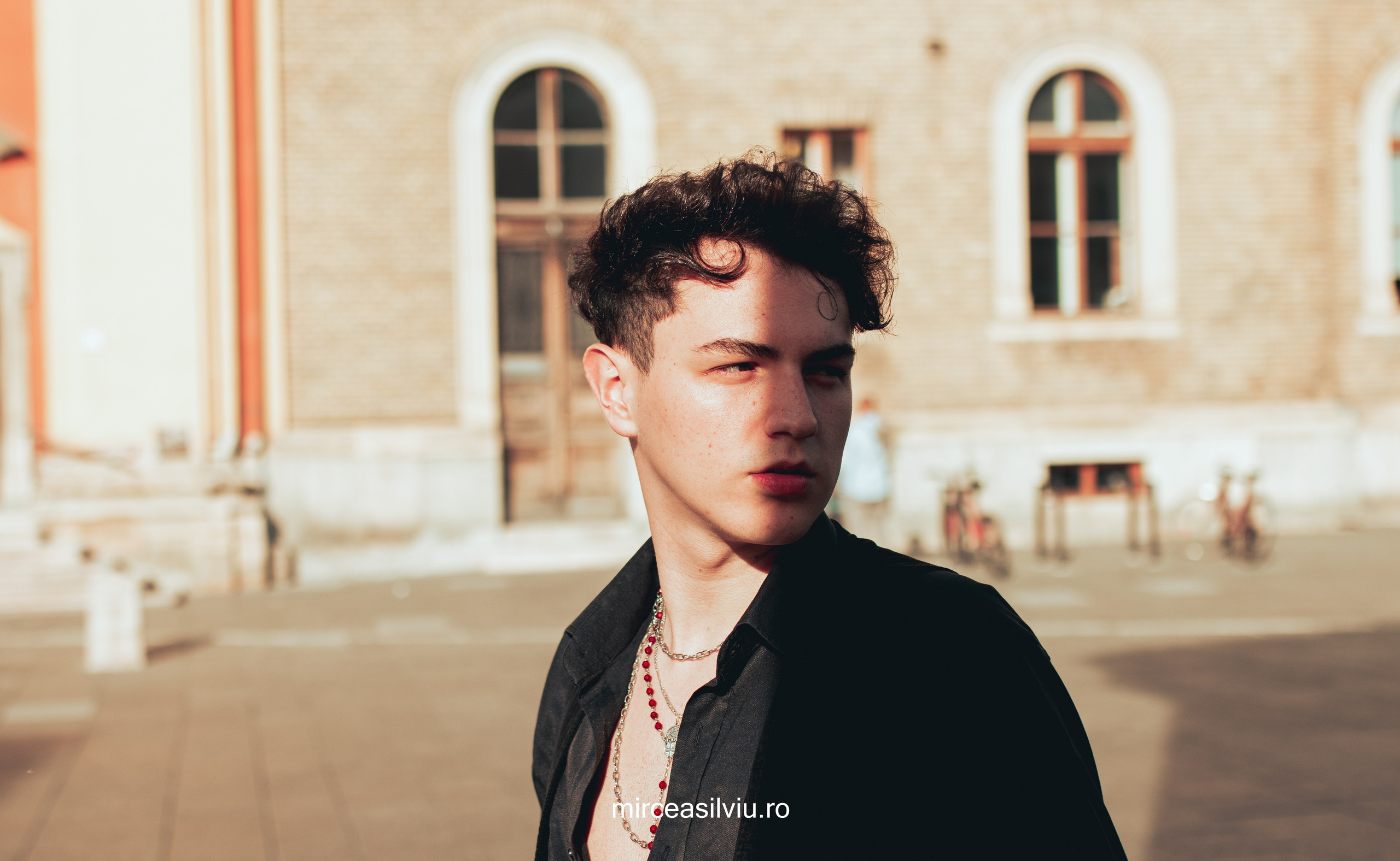 Darius. Fotograf de portrete și evenimente din Cluj-Napoca. Ședințe foto individuale, nunți, botezuri și aniversări în Cluj și județul Cluj