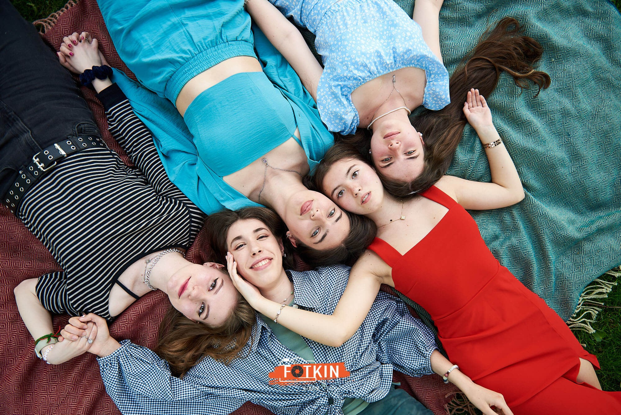 Випускний альбом для 9 та 11 класу замовити в Києві. Випускні альбоми фотокниги Київ та Дніпро