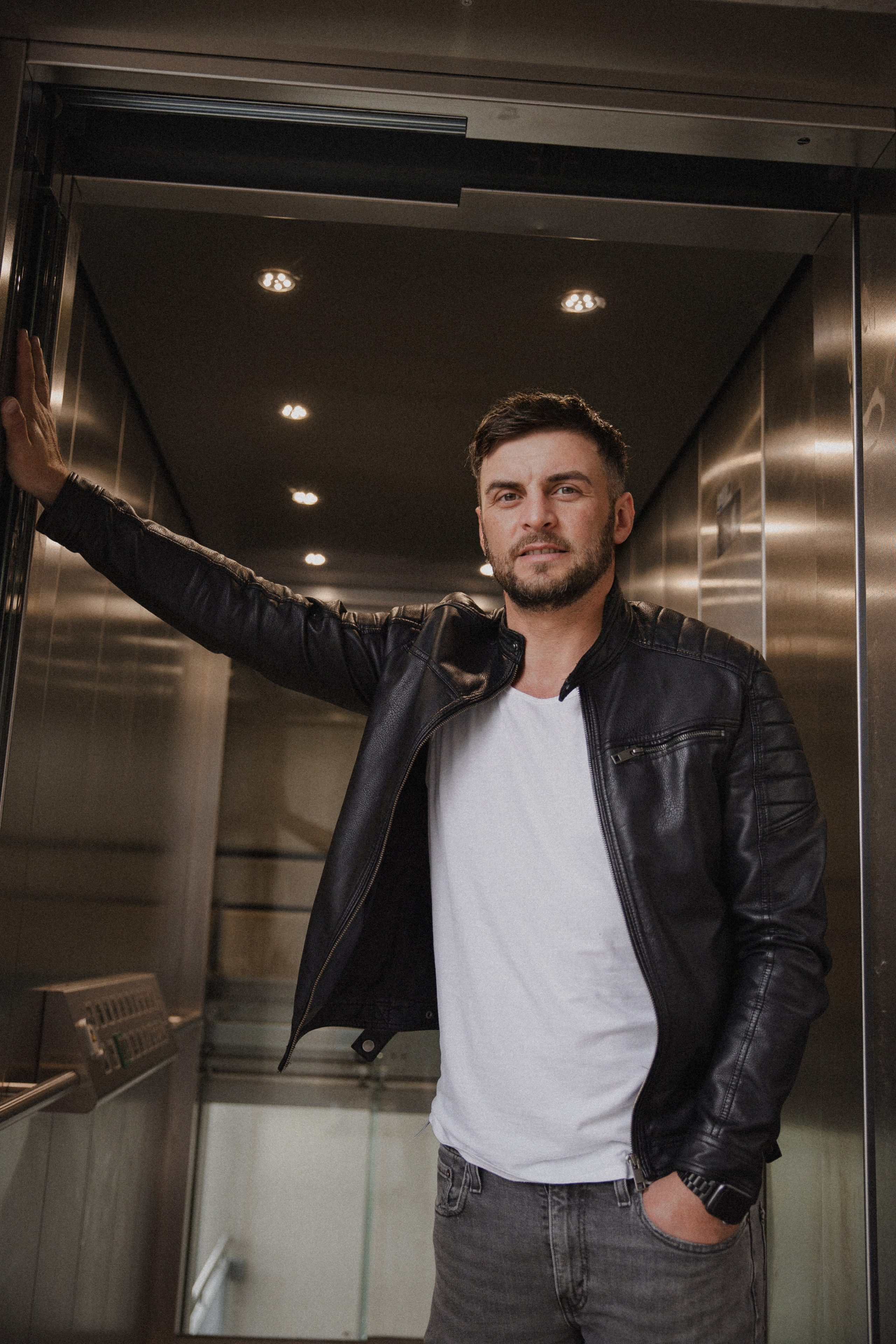 Liridon I Draußen. Hochzeitsfotografin Bochum | Halyna Reiche Fotografie NRW