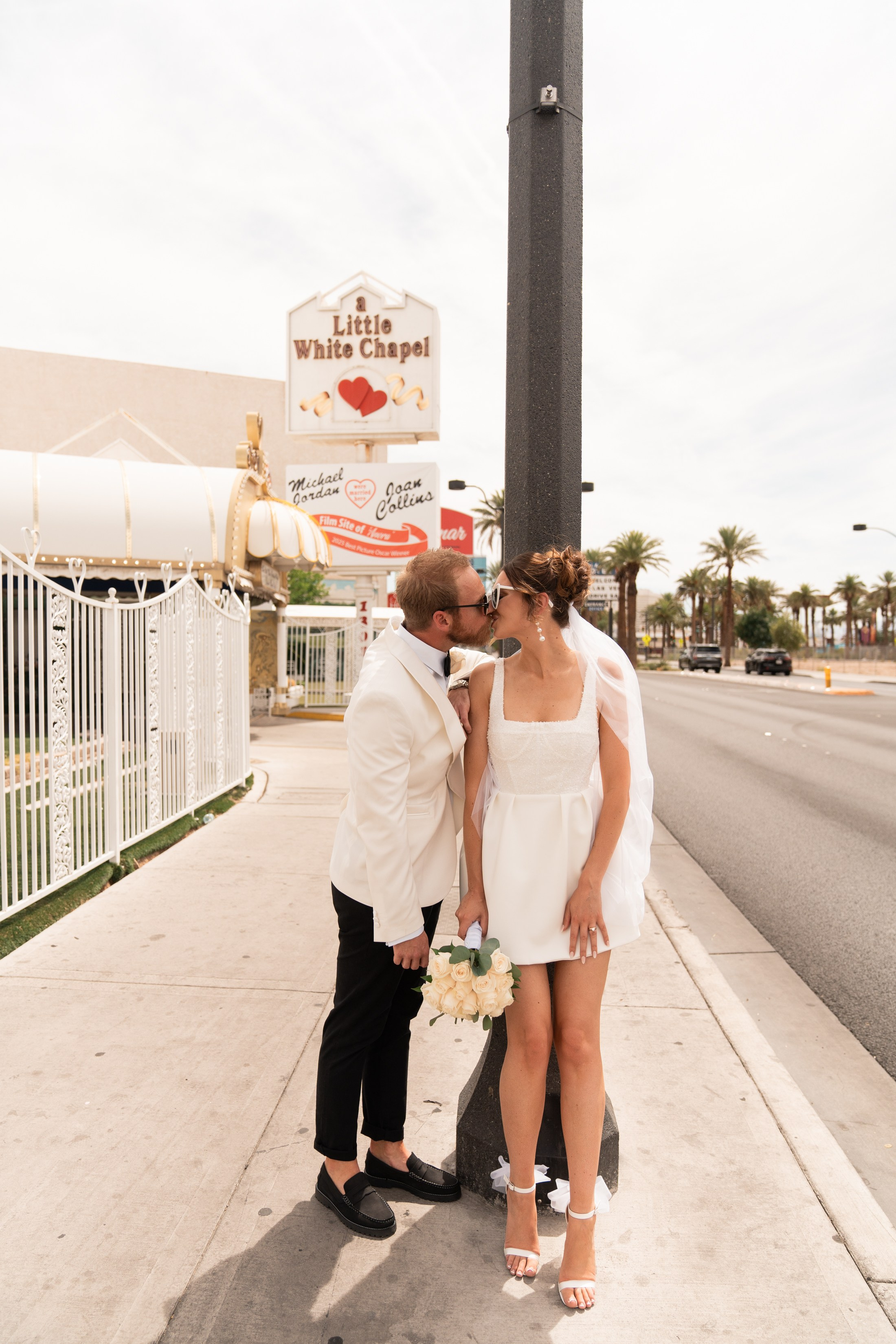 Emma&Daniel. Wedding & elopement photographer Viktoriya Kravtsov. Las Vegas