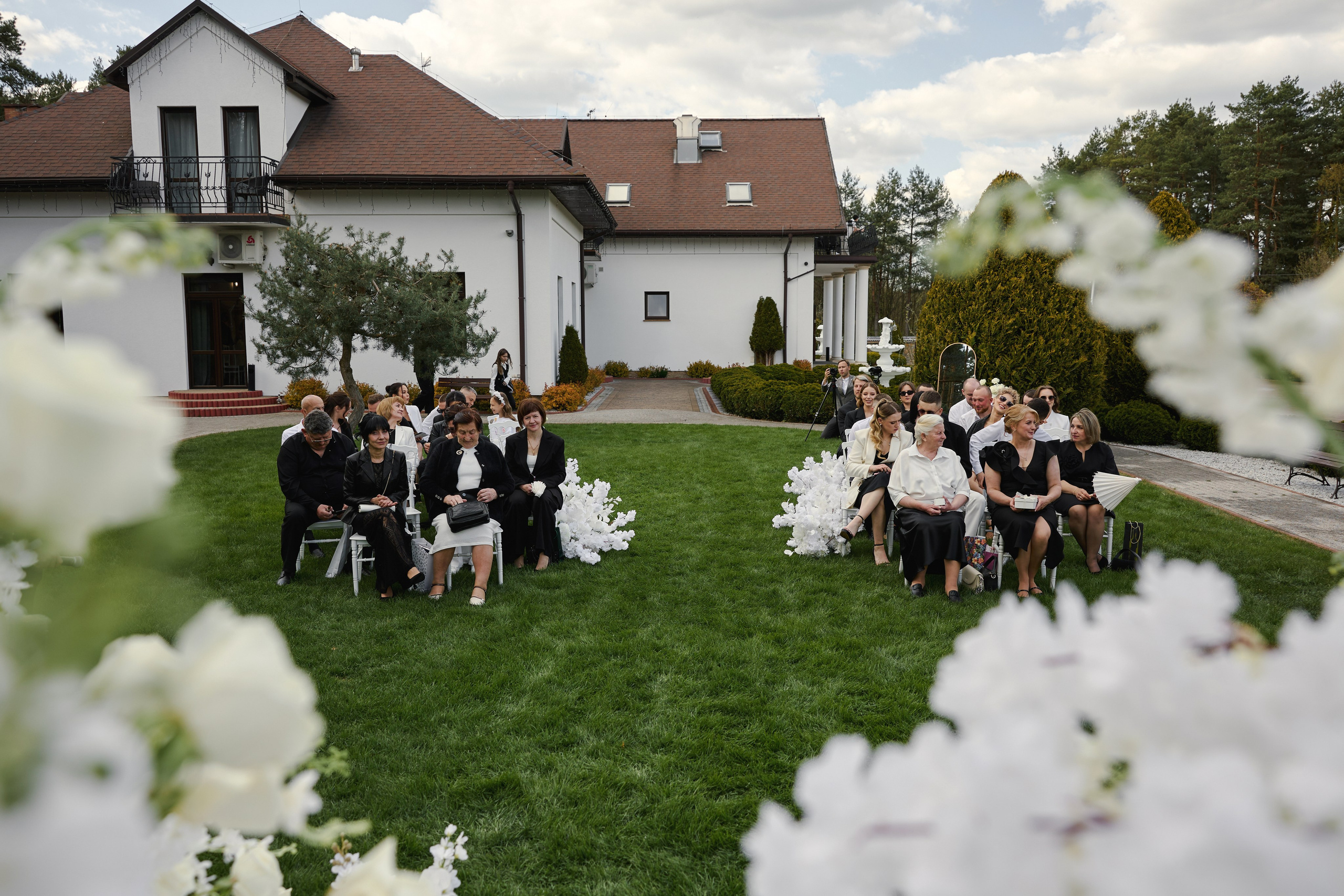 Natalia & Roman. Dworek przy lesie. Fotograf ślubny i rodzinny w Krakowie Yana Klymova