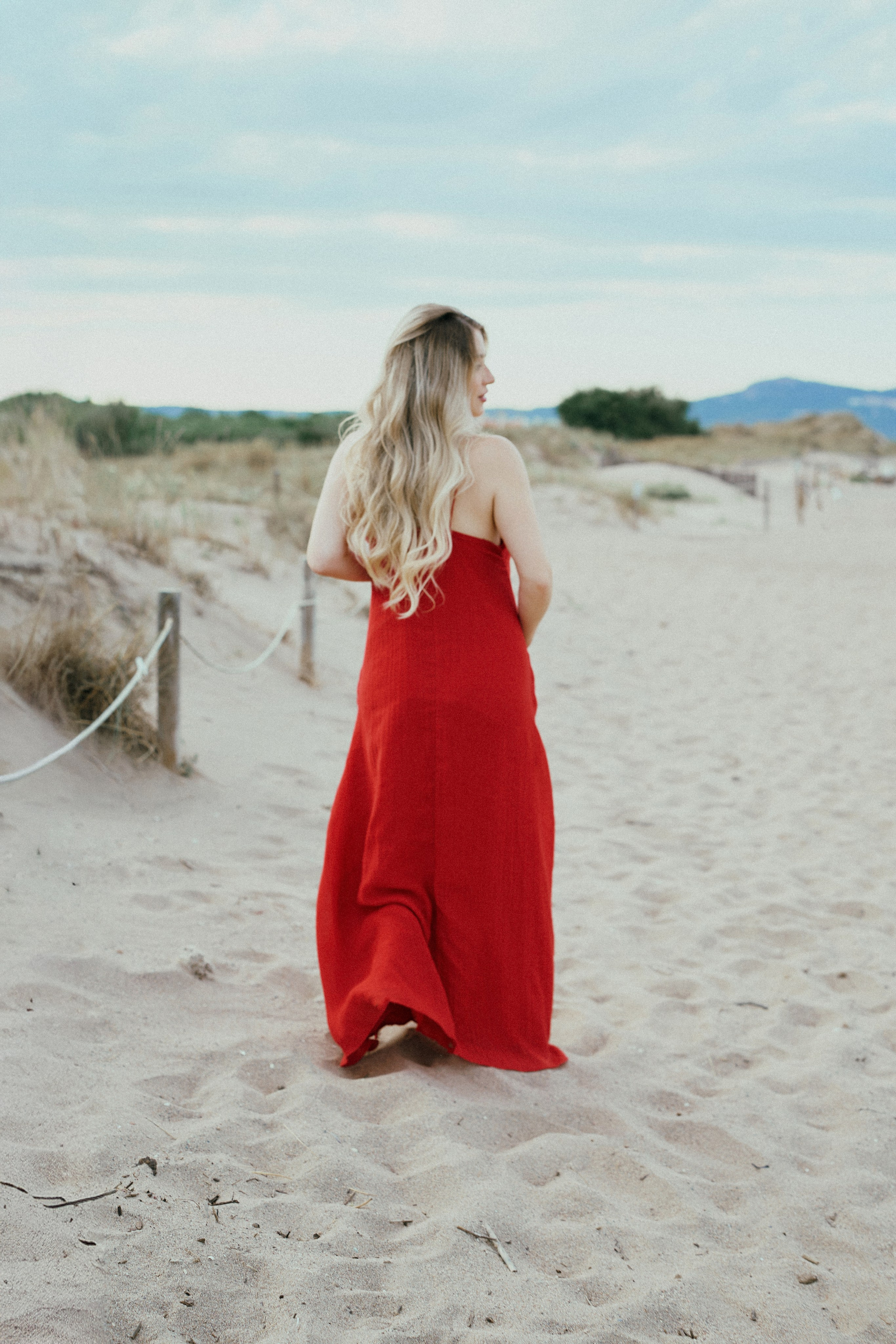 Фотосессия беременности на пляже. Красное платье. Photographer in Barcelona Spain Zhanna Zakharchenko
