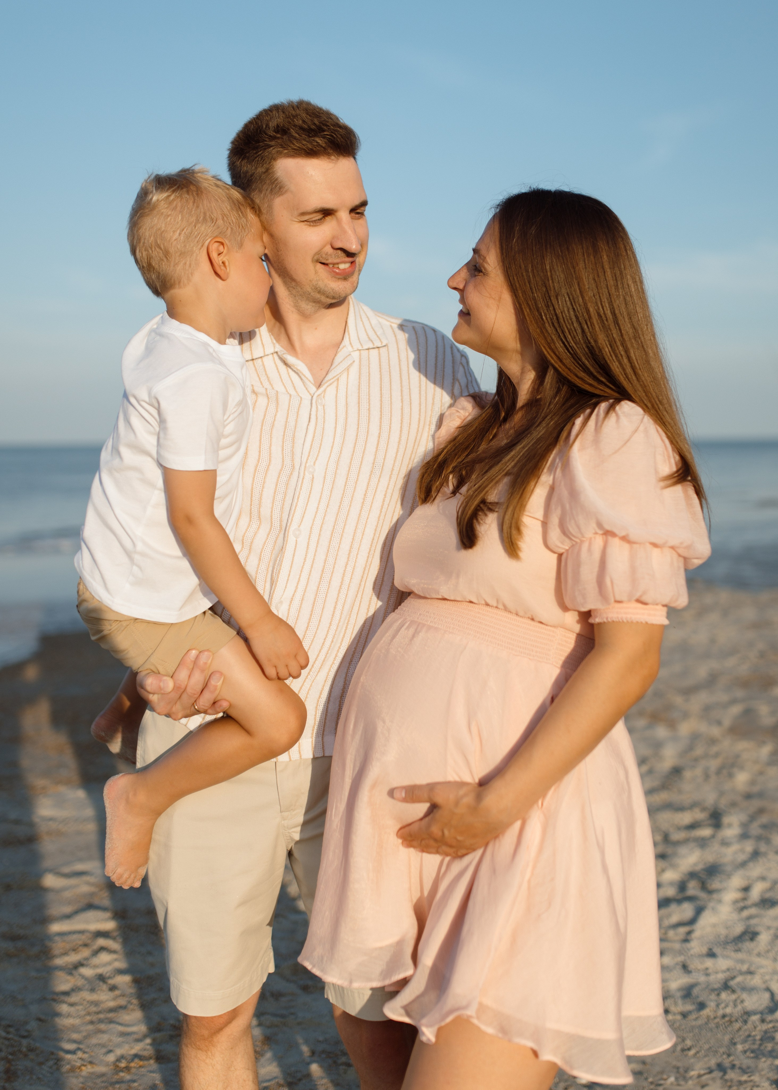 T + A Maternity at the Beach. Portrait and couples photographer in Florida, Valeriia Honcharova