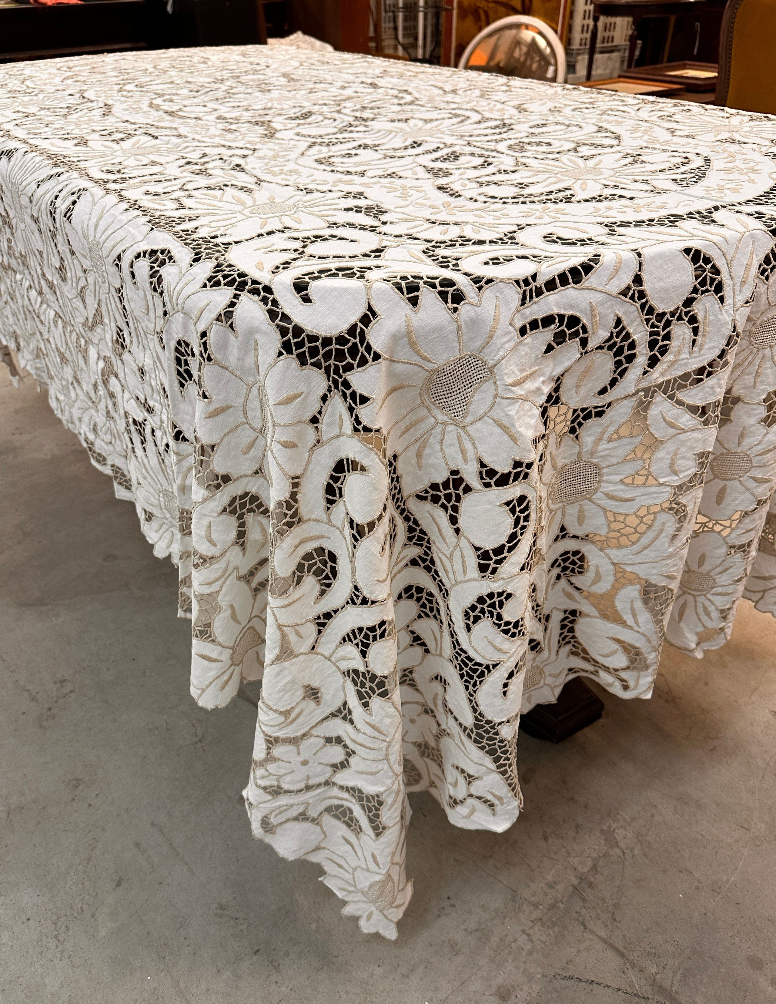 Textil1. Современнные и актикварные украшения в Барселоне, Москве и Санкт-Петербурге