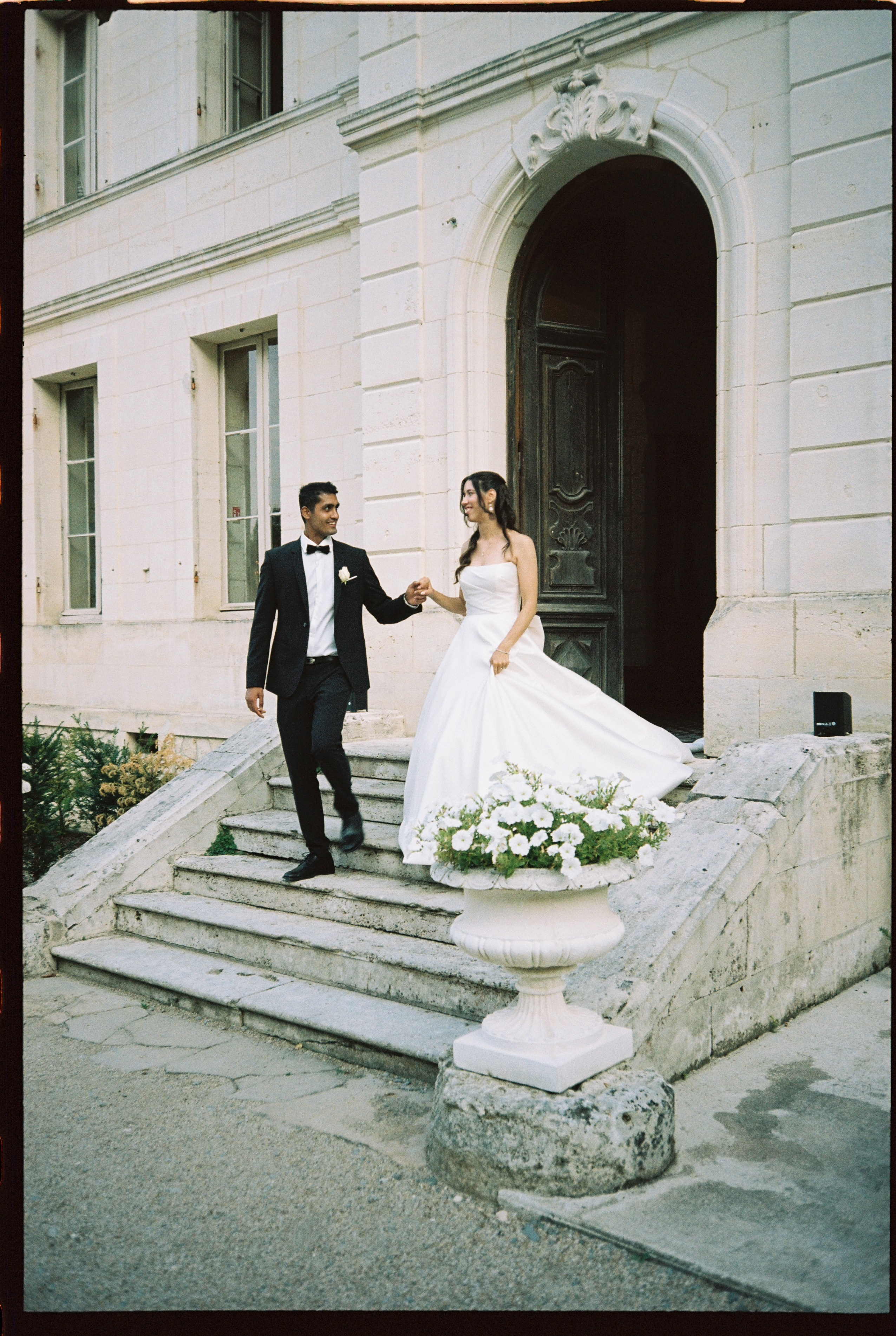 Wedding in a French Château | Destination Wedding Photography. Wedding photographer in Italy
