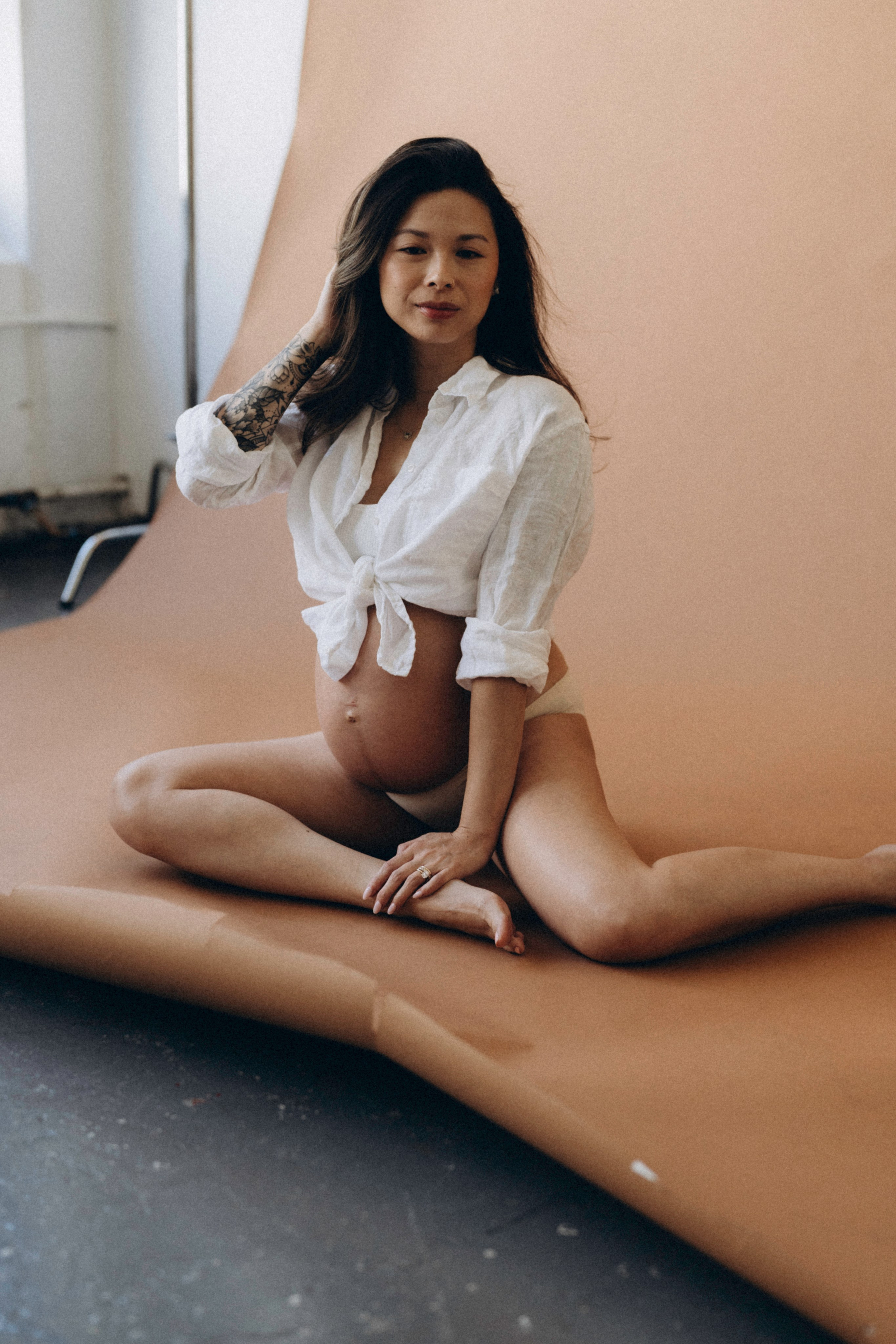 Krystal. Modern maternity photographer in Long Island New York