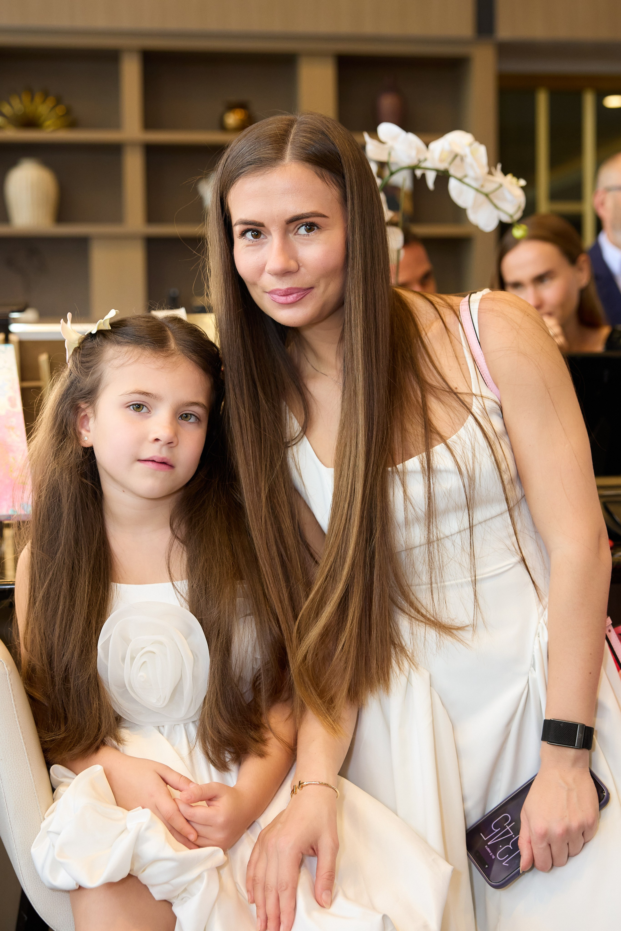 Авторская благотворительная художественная выставка Дианы Бортник. Фотограф Юлия Маковеева