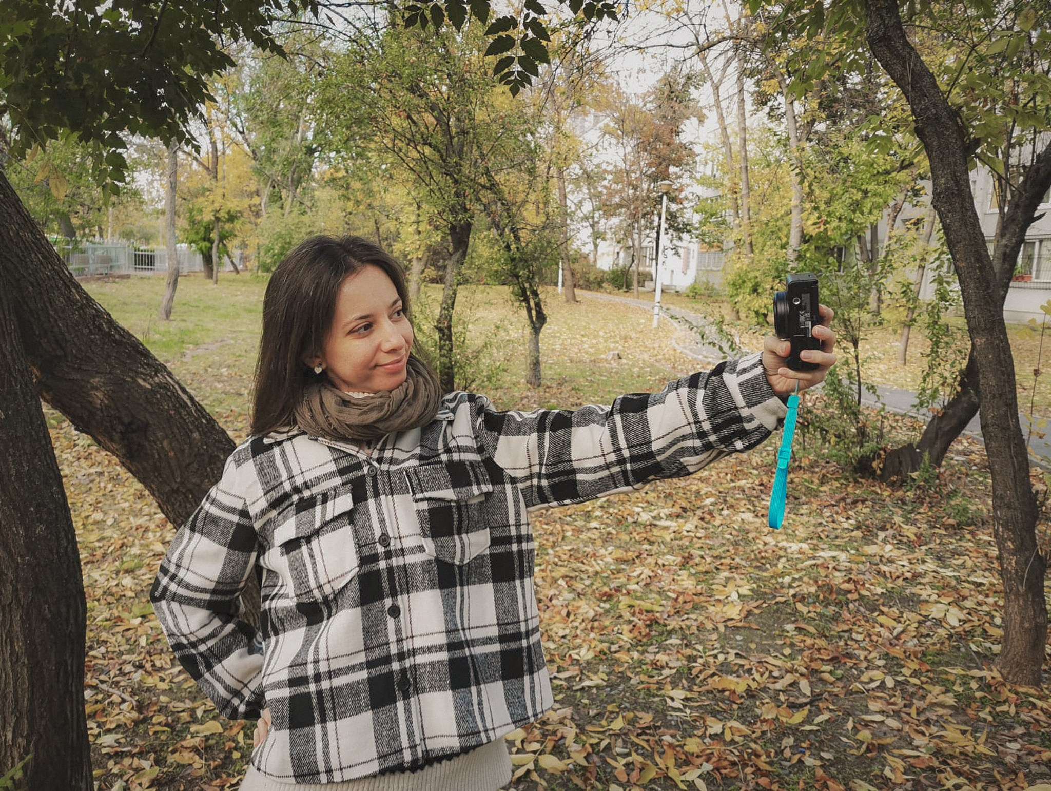 Cum să-ți faci autoportrete reușite: Ghid practic și creativ. Antonia Burlan Fotograf | Portrete și Evenimente în București