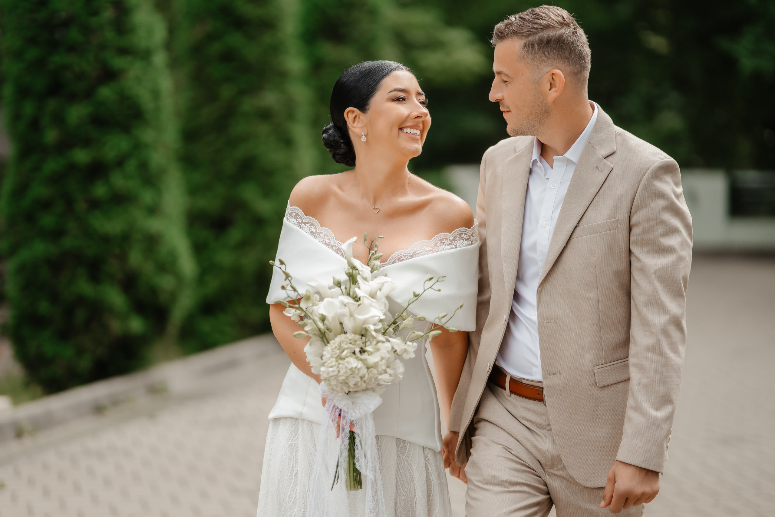 Ioana si Catalin merg impreuna in timpul sedintei foto