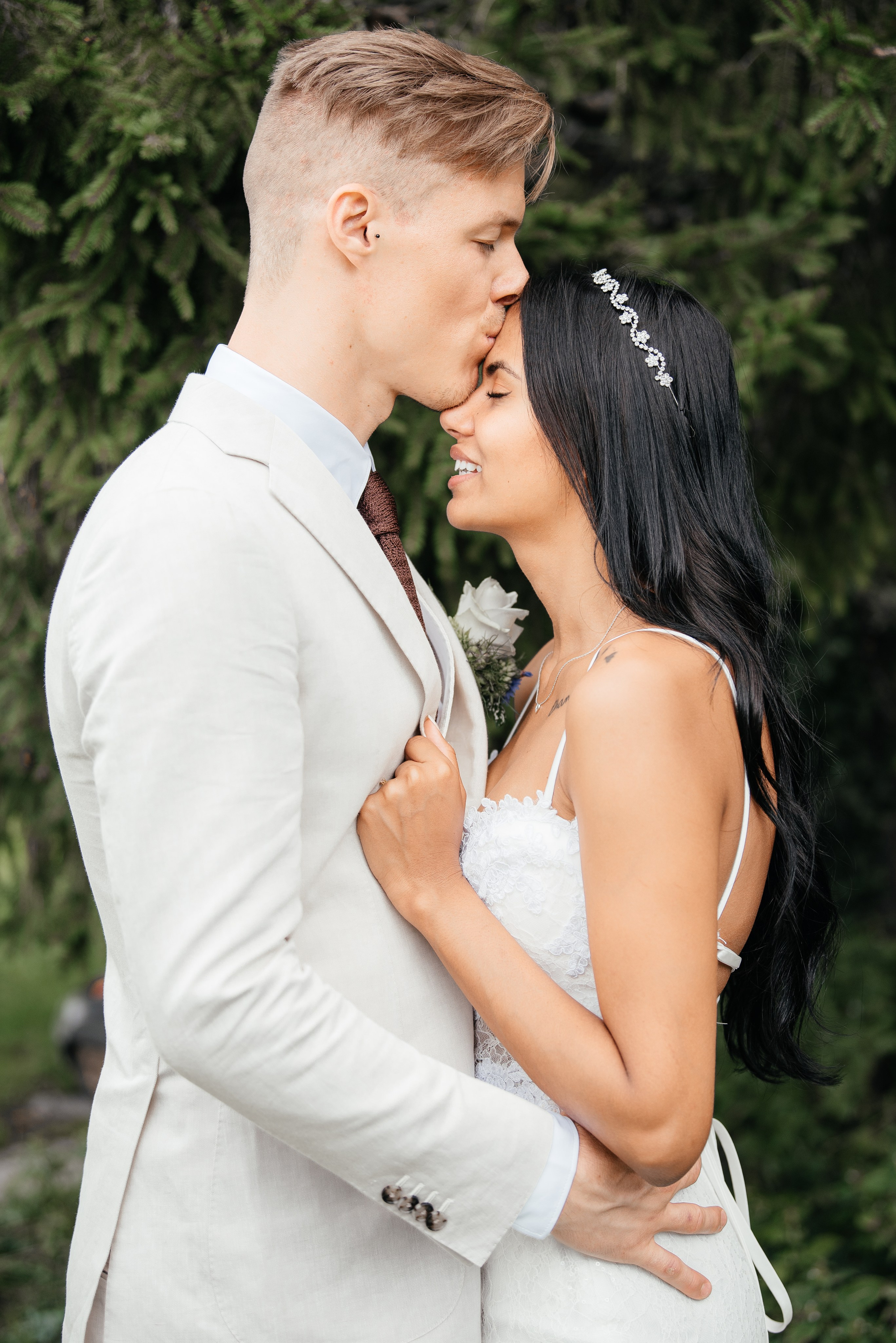 KAIANE & BENJAMIN Meilen, Switzerland. I am Elena Altendorfer. Wedding photographer in Zurich and Switzerland