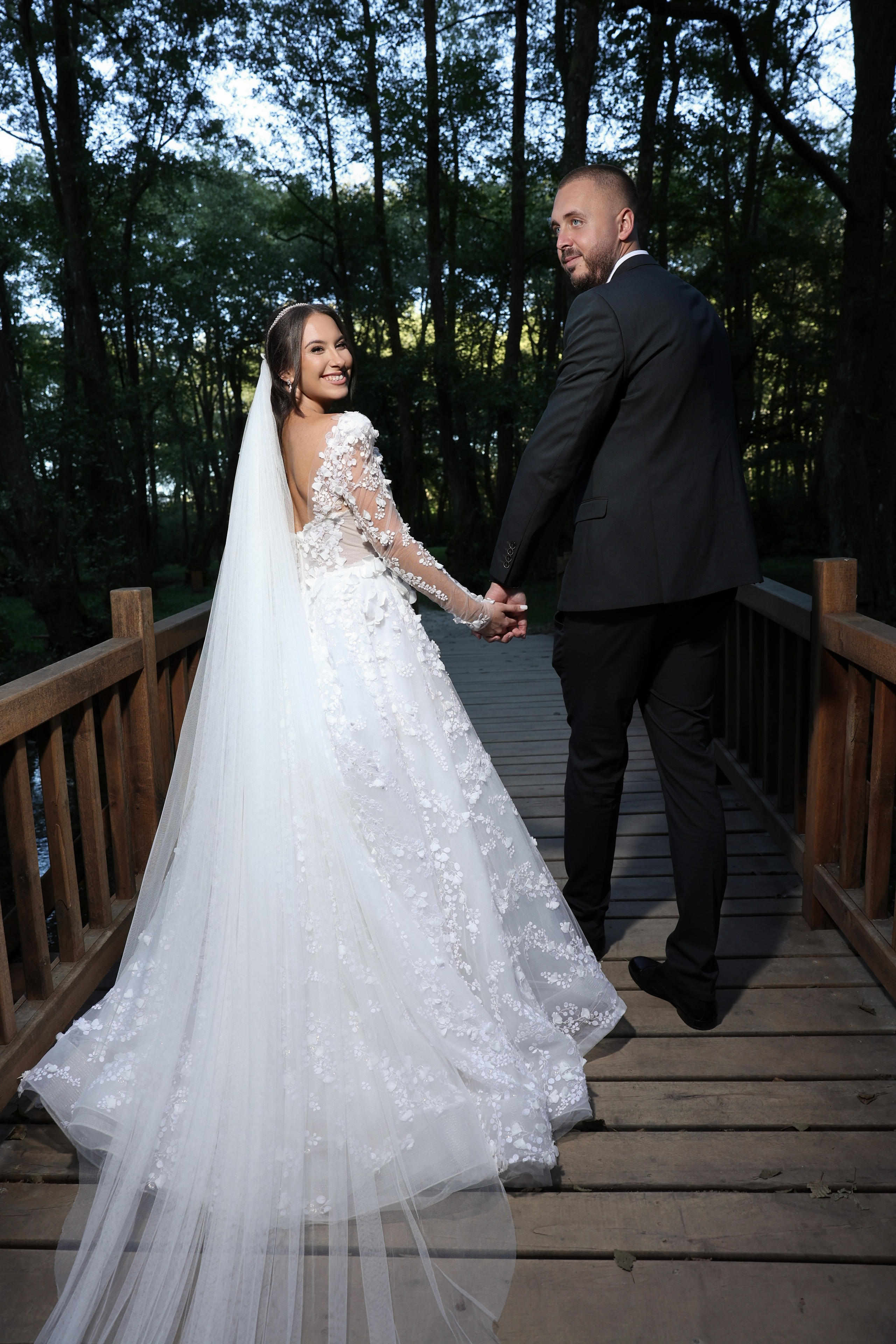 Almedina & Alen. Wedding photographer based in Europe