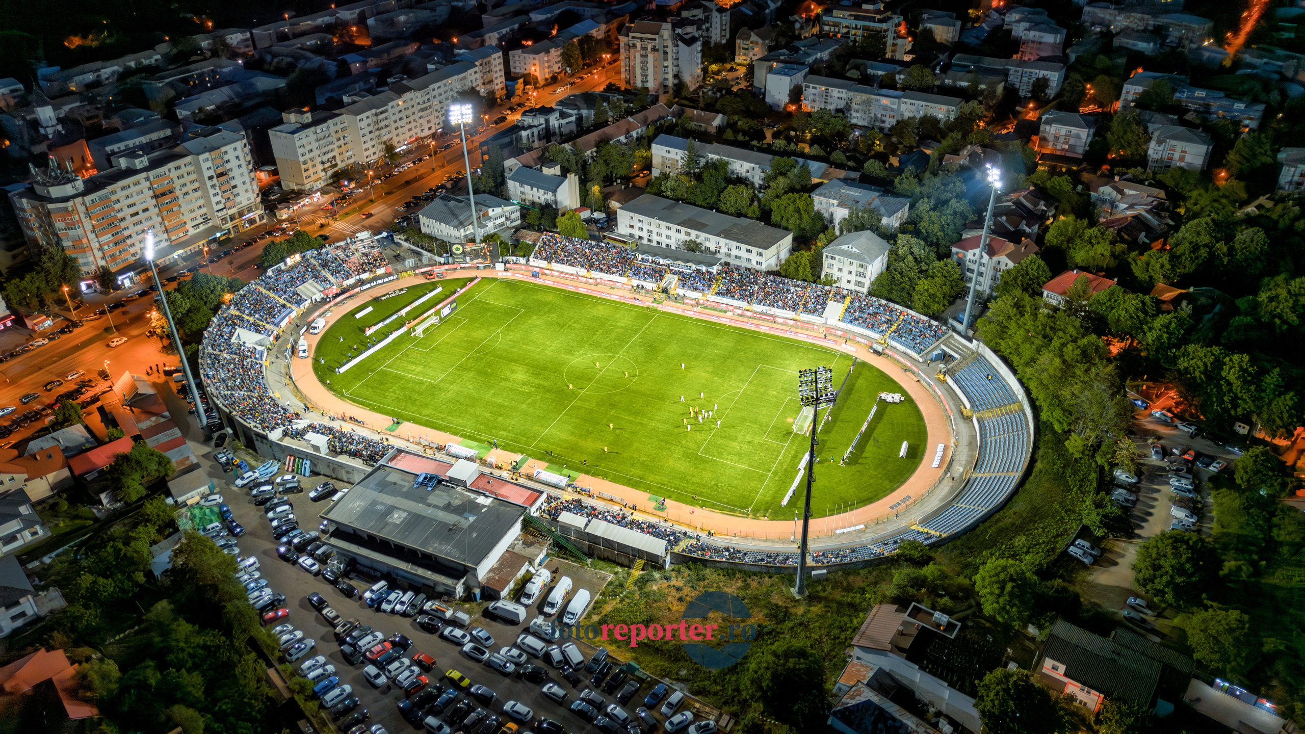 Galerie Foto: FC Botoșani vs. CS Mioveni - Pe 17 mai 2024, am fost martorii unei partide incredibile între FC Botoșani și CS Mioveni, în prima manșă a barajului pentru evitarea retrogradării. În fața unui stadion plin de emoție și speranță, echipa noastră a obținut o victorie importantă, cu un gol marcat de Aldair în minutul 93. 💪 *FC Botoșani 1-0 CS Mioveni*⚽️ Urmăriți momentele cheie ale meciului și bucuria suporterilor în această galerie foto! Pregătiți-vă pentru meciul de retur de pe 24 mai, când vom lupta din nou pentru a rămâne în prima ligă.#FCBotoșani #CSMioveni #BarajRetrogradare #ForzaBotoșani 