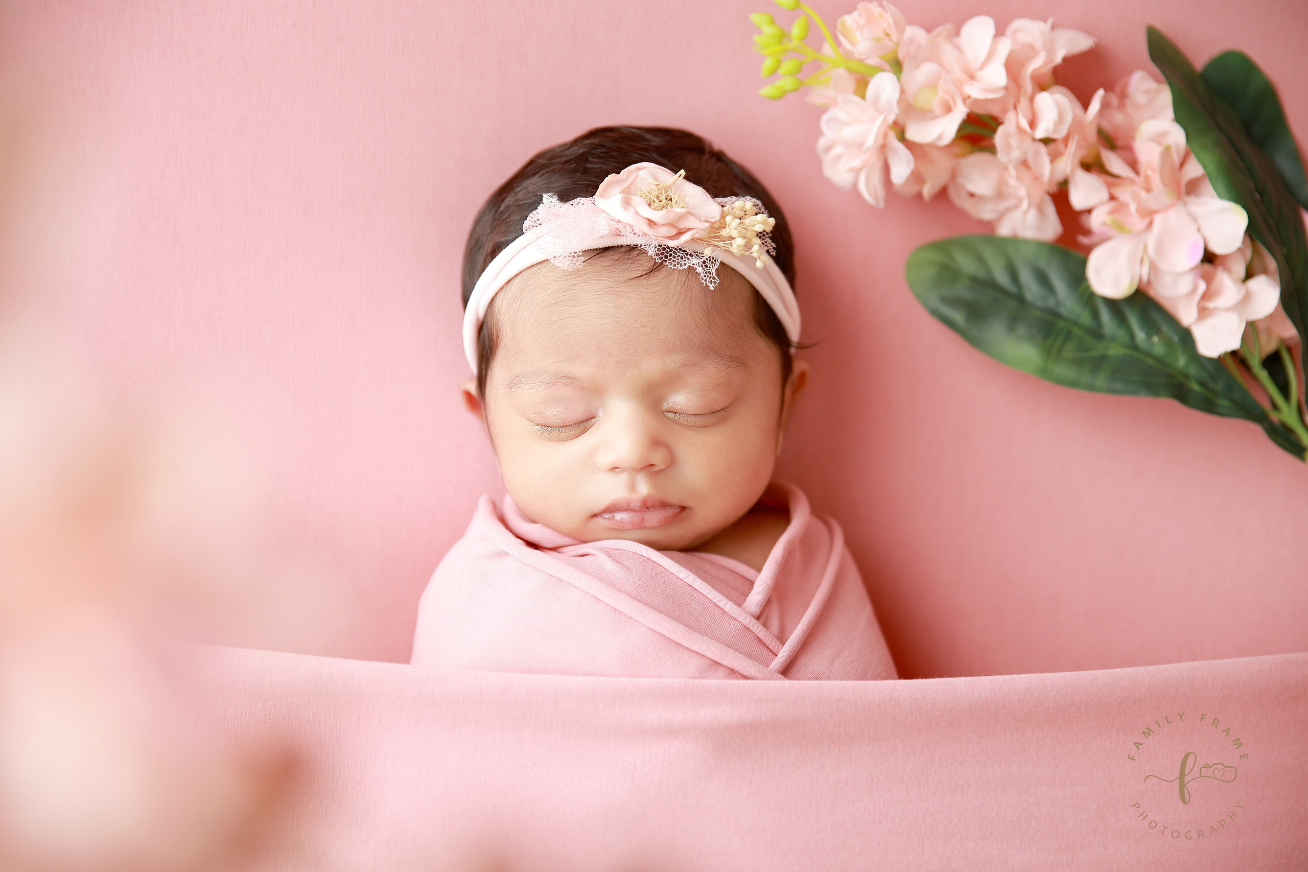 NEWBORN PHOTOGRAPHY. HOME