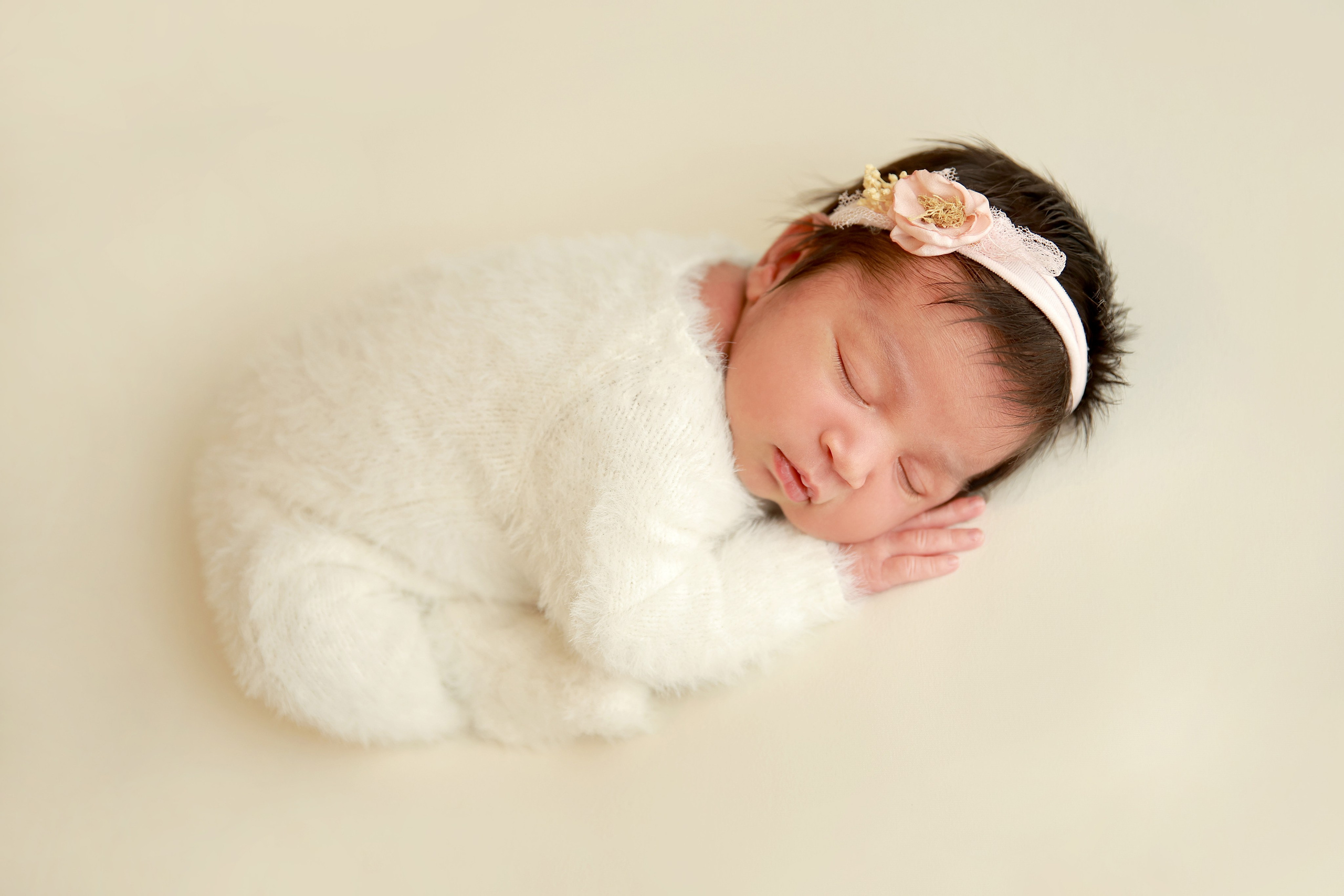 NEWBORN PHOTOGRAPHY. HOME