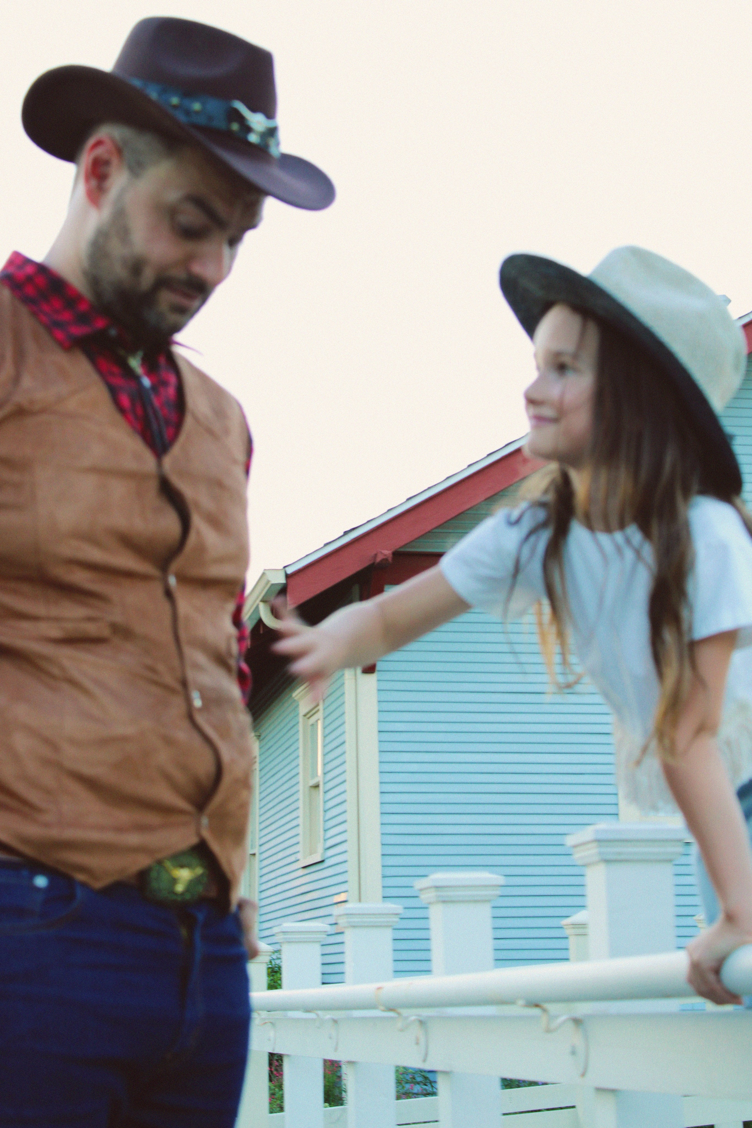 Texas Countryside Family Photoshoot in Cowboy Style. Lana Petrychenko — Portrait & Family Photographer. Valencia, Spain