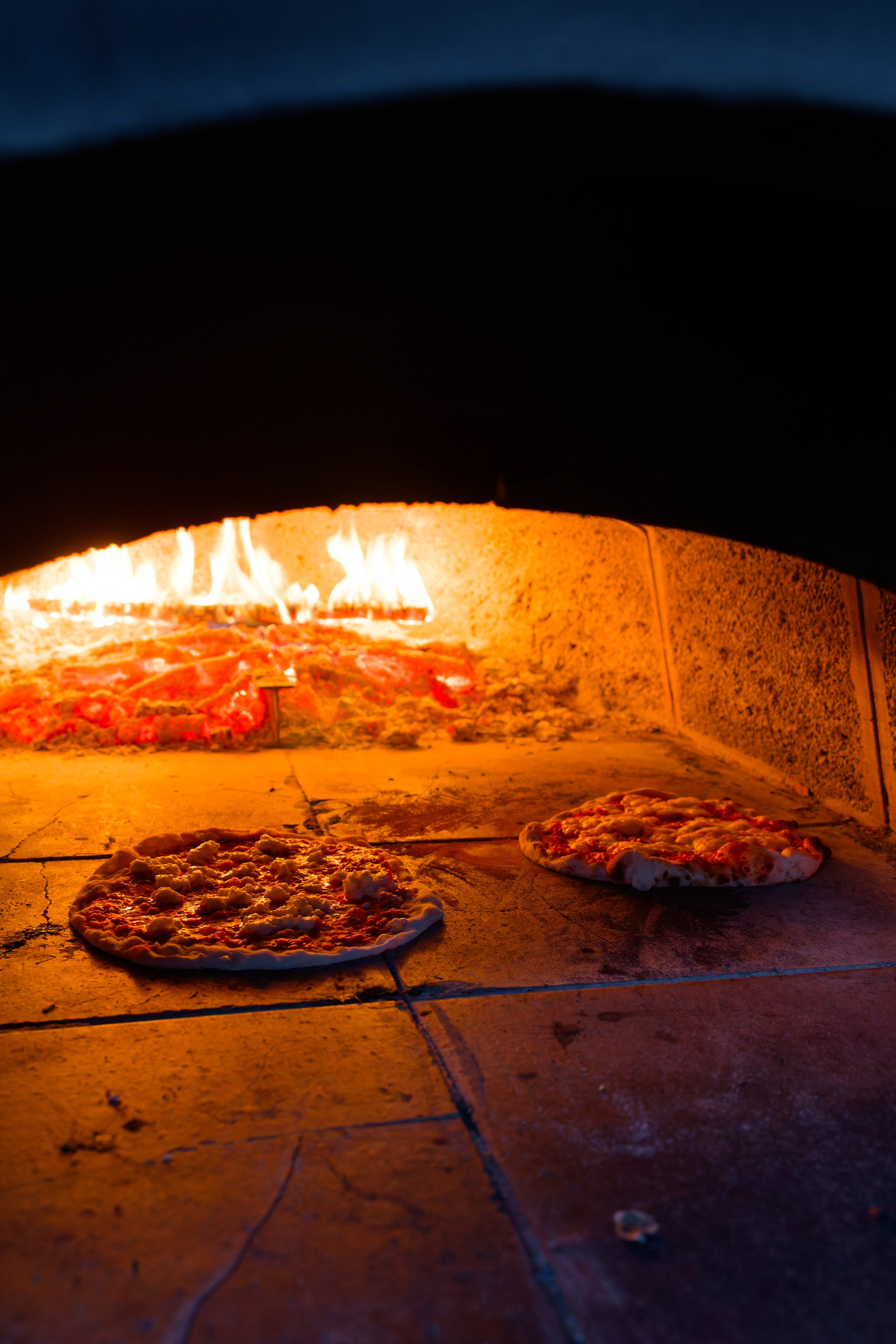 Pizza Party at Tenuta Massini, Florence, Italy. Destination Wedding Photographer — Nikita Burtsev