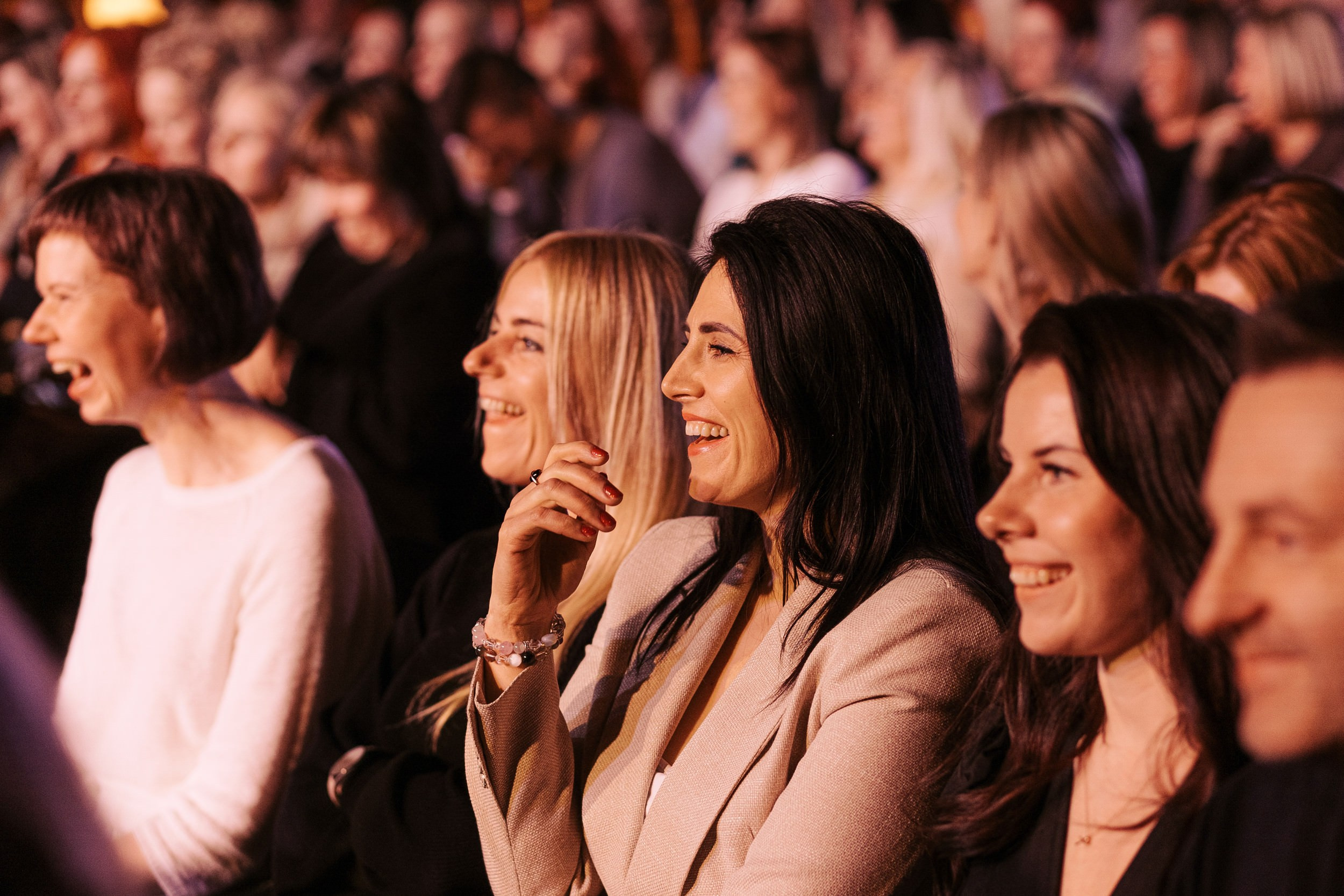 Dzīvesvirsotnes konference. Kāzu un ģimenes fotogrāfs Rīgā