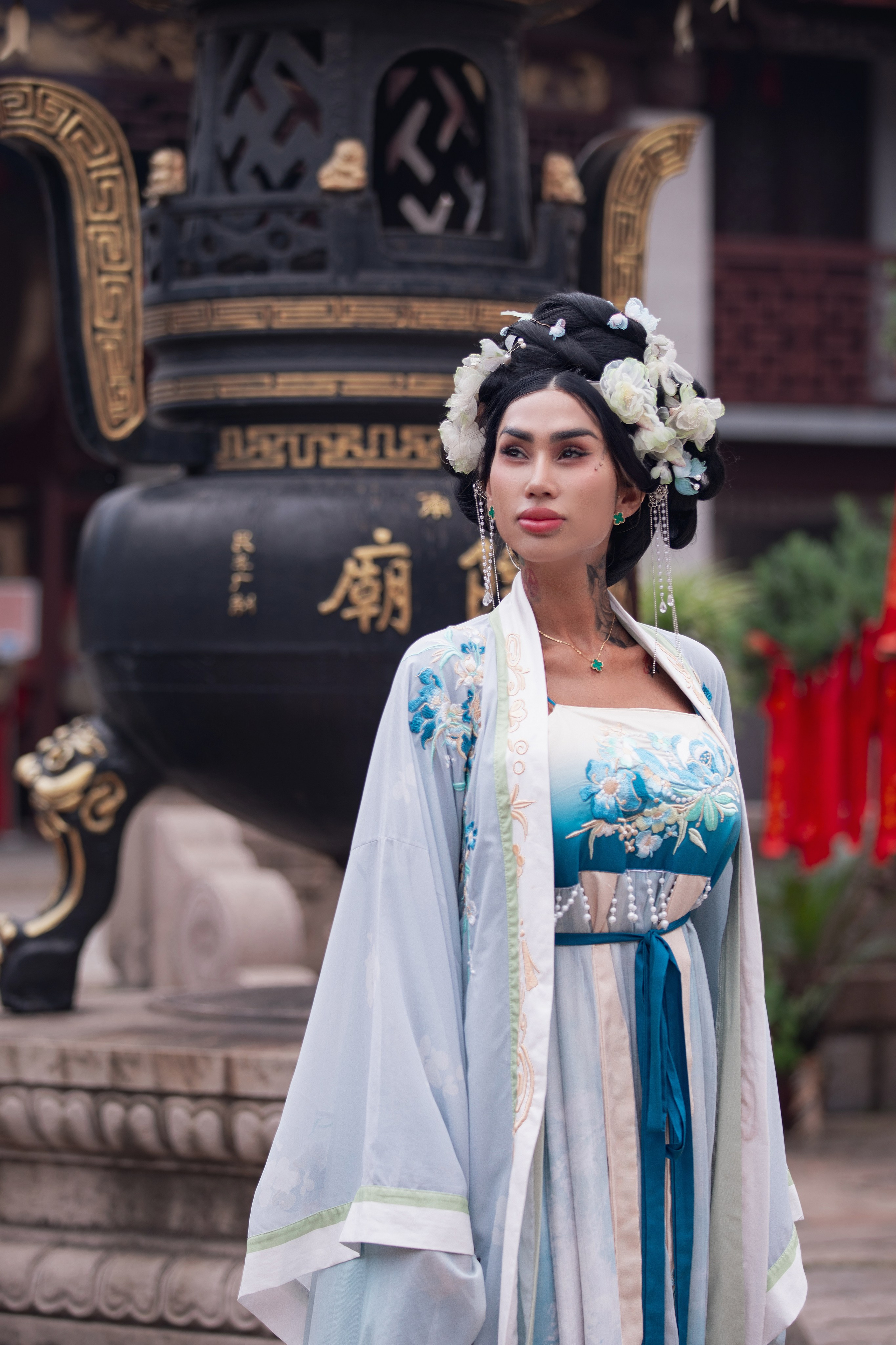 фотосессия в традиционной водной деревне - китайской Венеции - Чжуцзяцзяо. Фотосессия в храме.