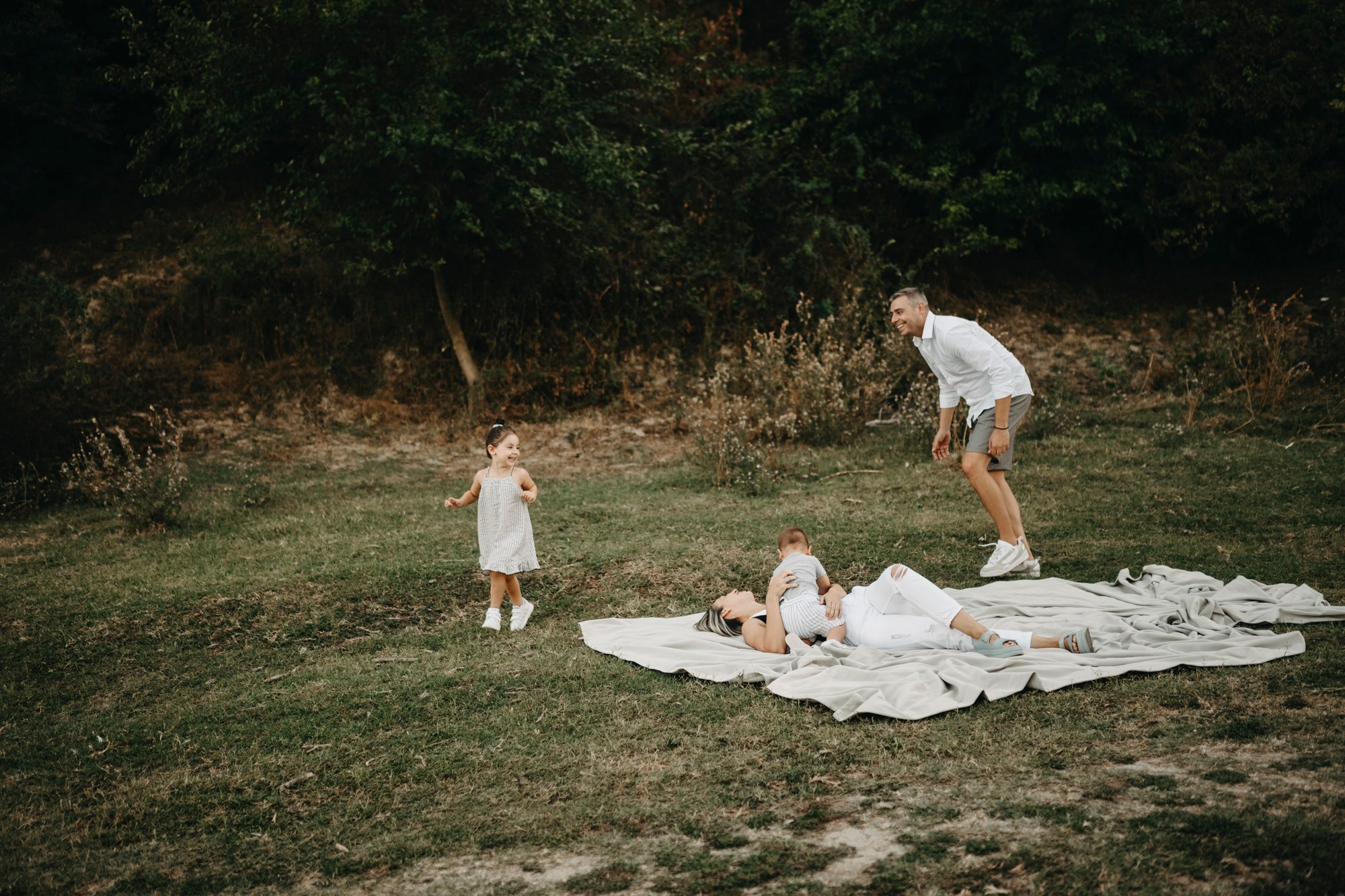 Danijela, Nemanja, Manja i Niksa porodicno fotografisanje. Deciji i porodicni fotograf u Beogradu Oksana Skendzic