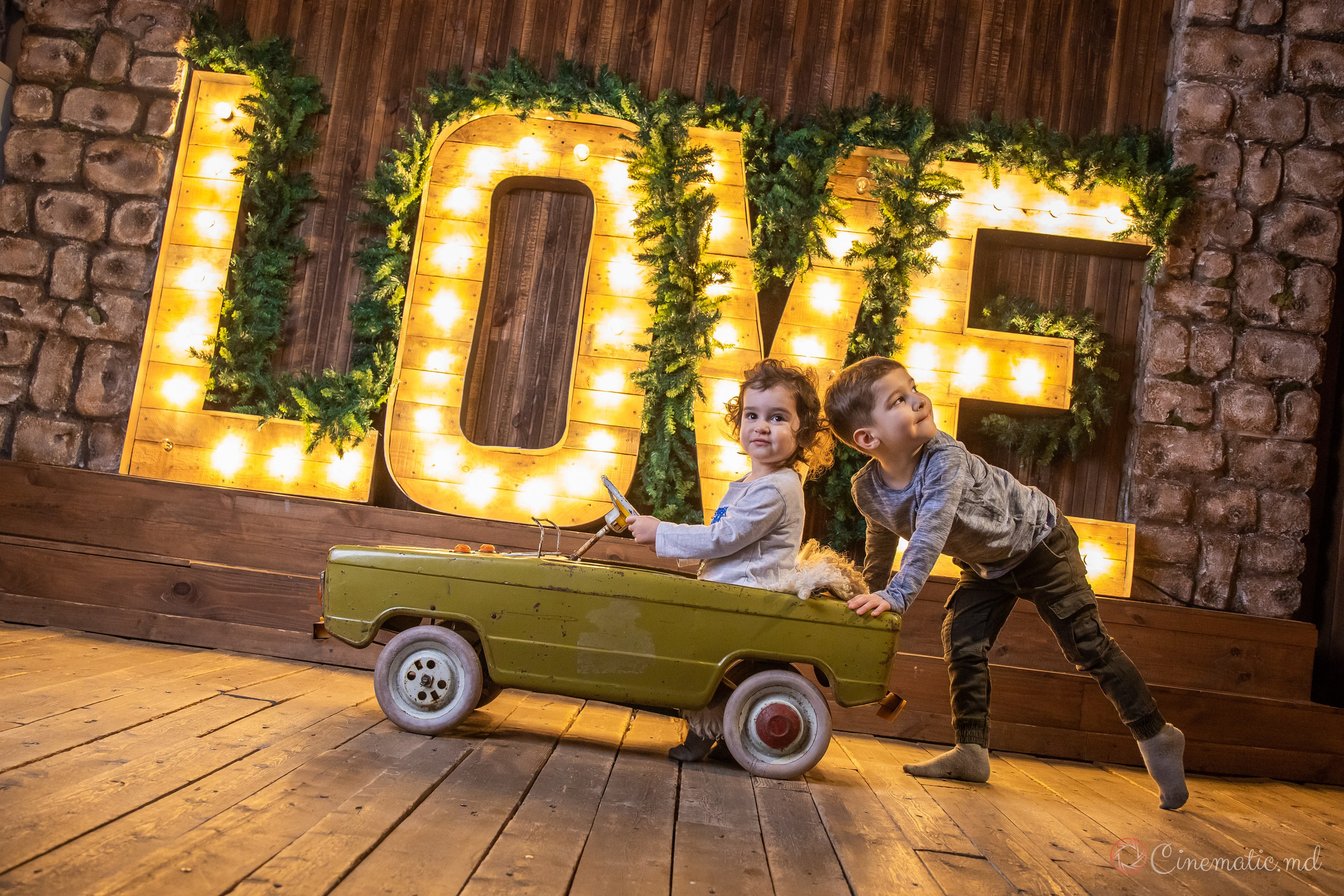 Sedinta foto de Revelion. ✔️ Фото Видео на свадьбы и крестины Молдова — Cinematic.md