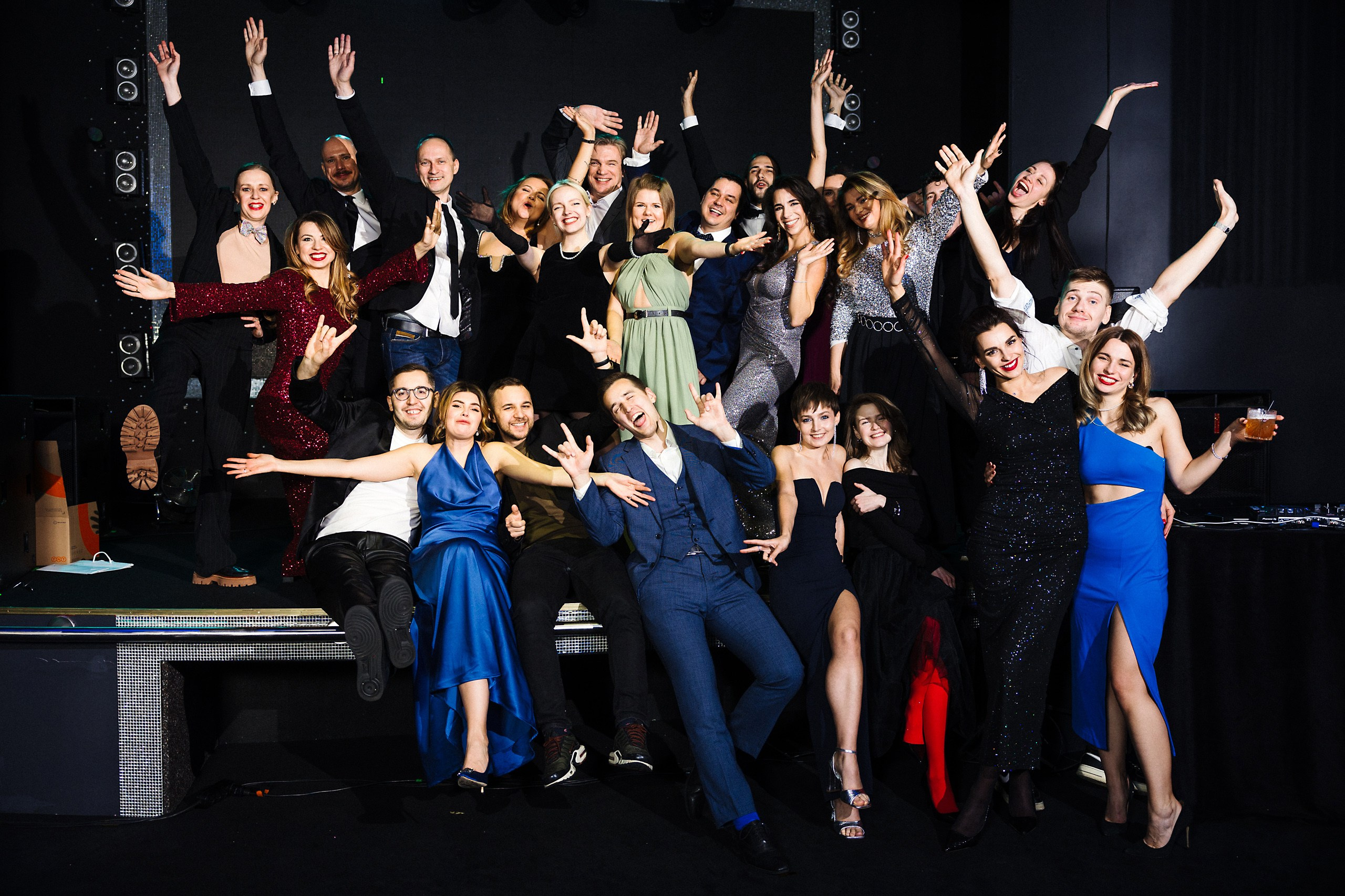 Новогодняя фотосессия в стиле «Оскар» для компаний — свет софитов и звёздные кадры. Евгений Тимофеев | Свадебный и контент-фотограф и видеограф в Риге