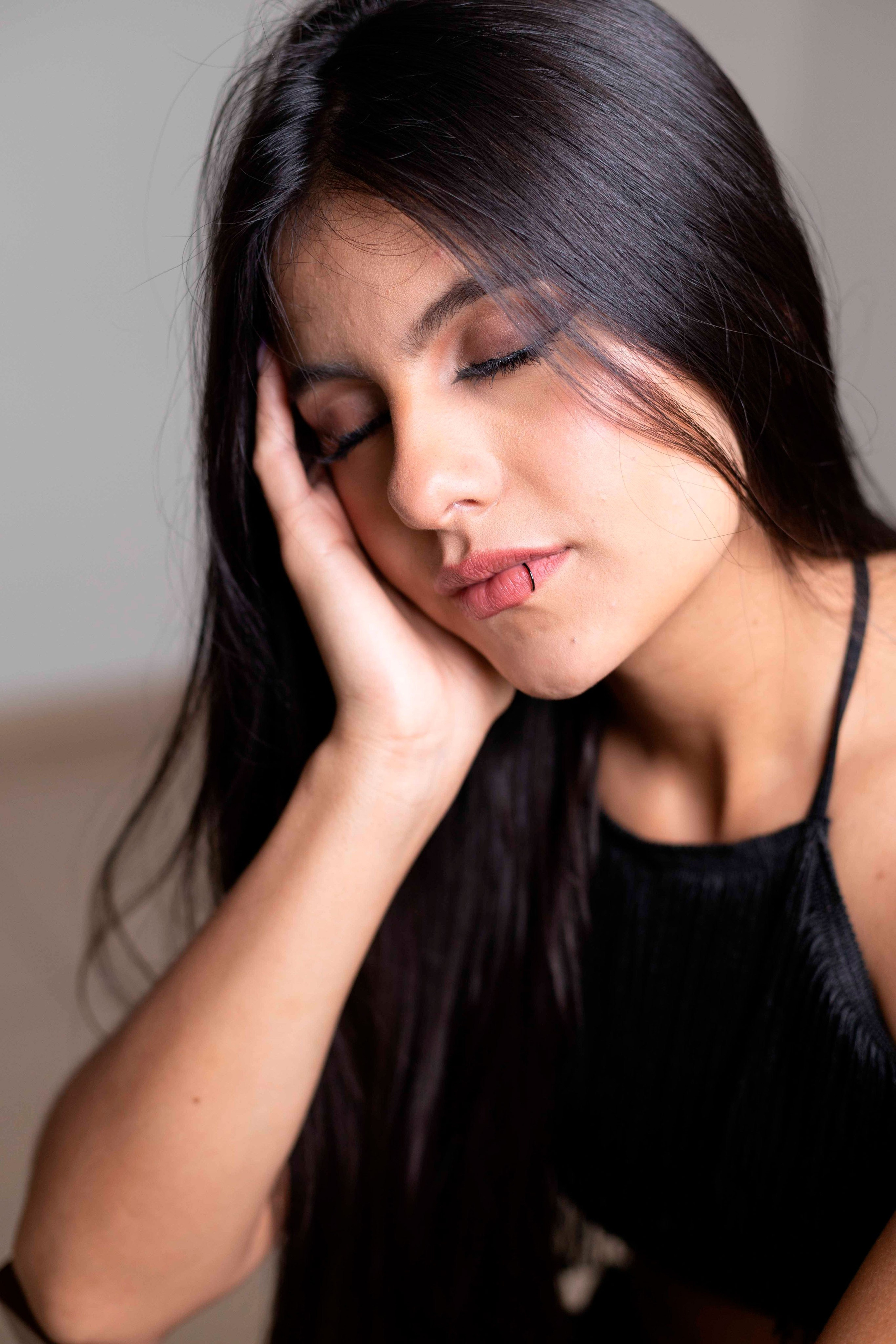 Fotógrafo de retratos fotógrafo de estilo de vida fotografía de locación fotografía de estudio sesión de fotos marca personal. Fotografía profesional para su evento en Caldas por SERFOTOGRAFÍA