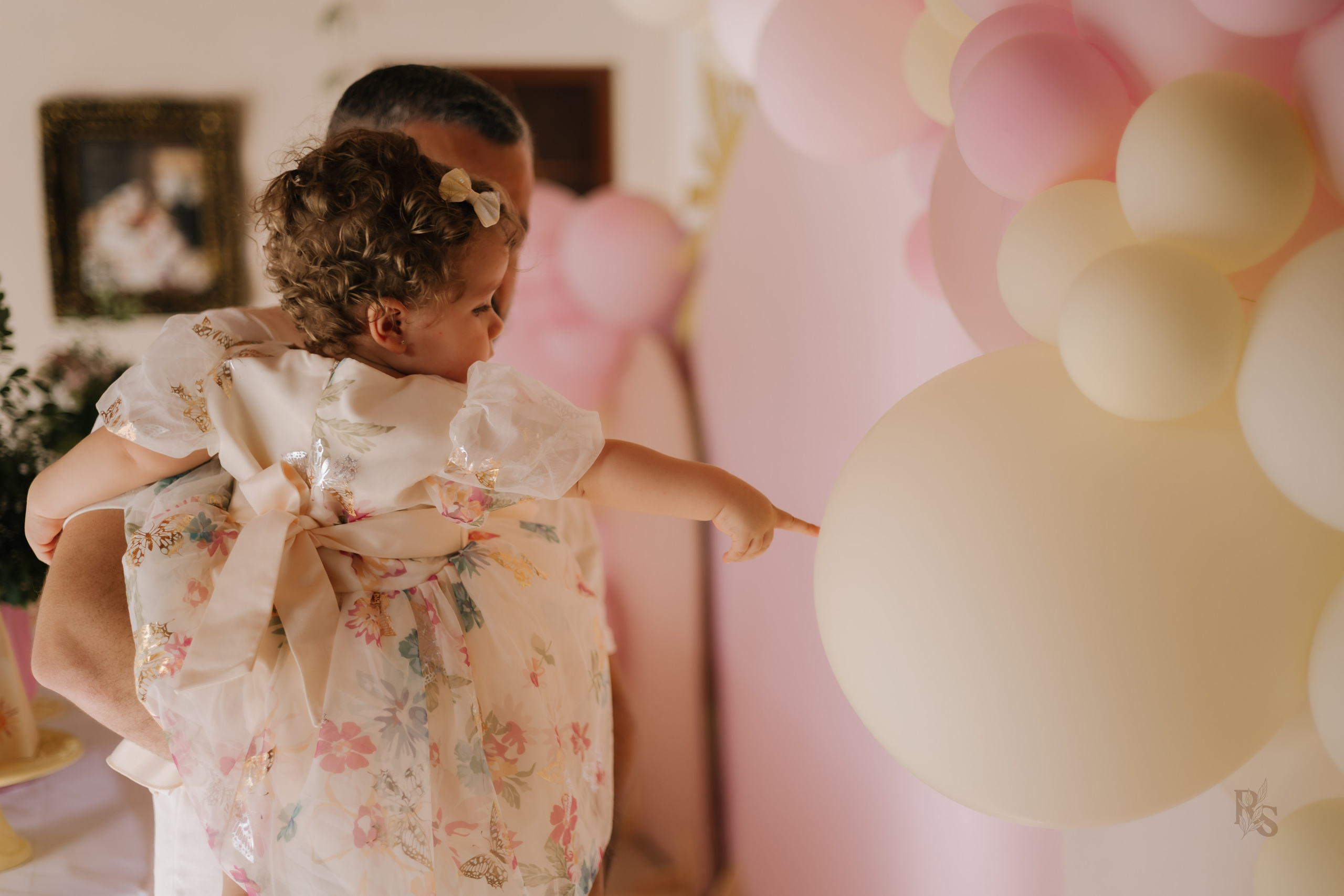 Aurora — 1 ano. Fotógrafo Richard Silvestre — Casamentos na Bahia