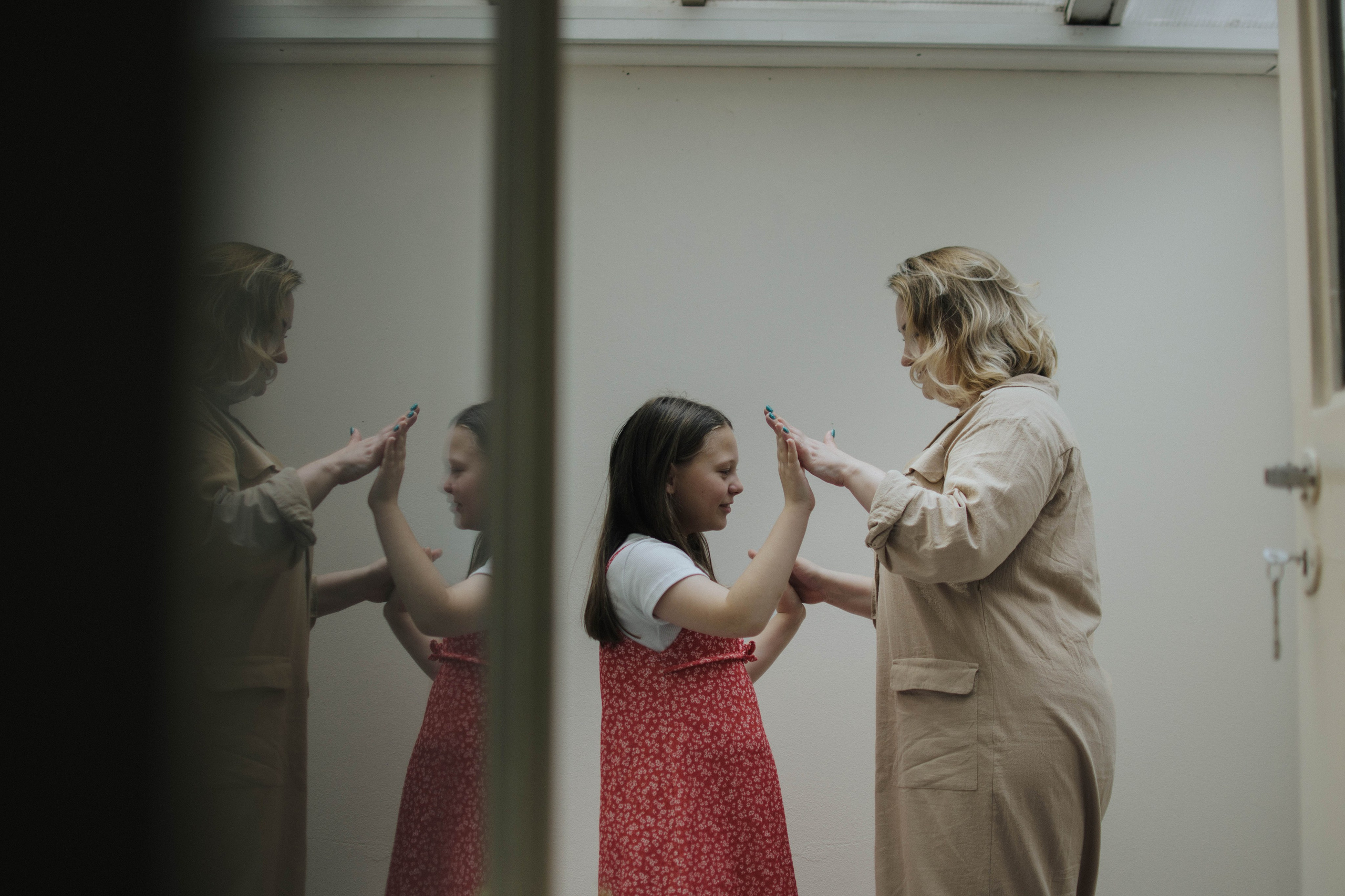 Mother and daughter. Buenos Aires. Photography. Photographer @elmirkami in the city of Buenos Aires