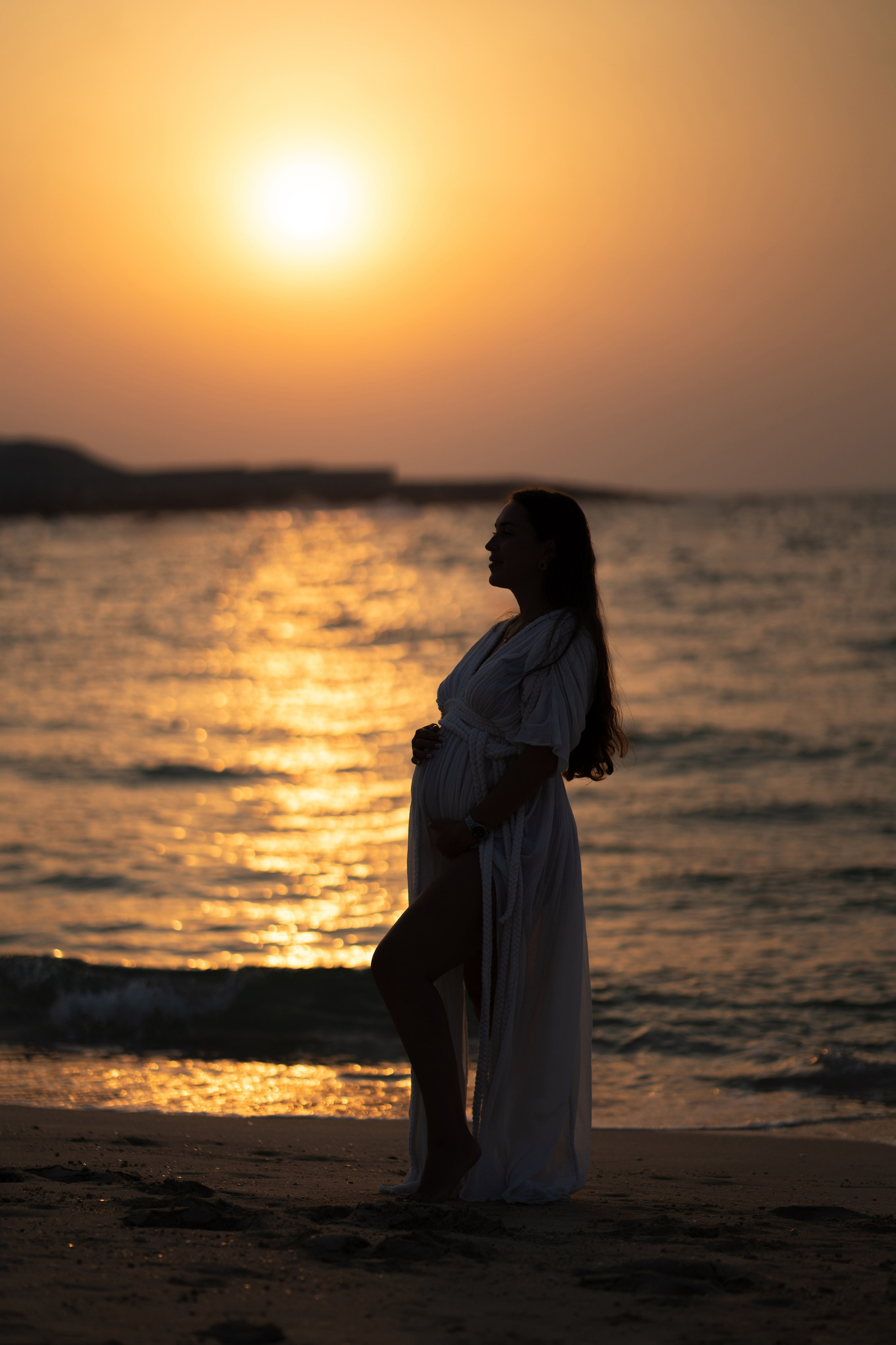 Golden hour, growing love. Angela Iakovleva — Family Photographer in Dubai