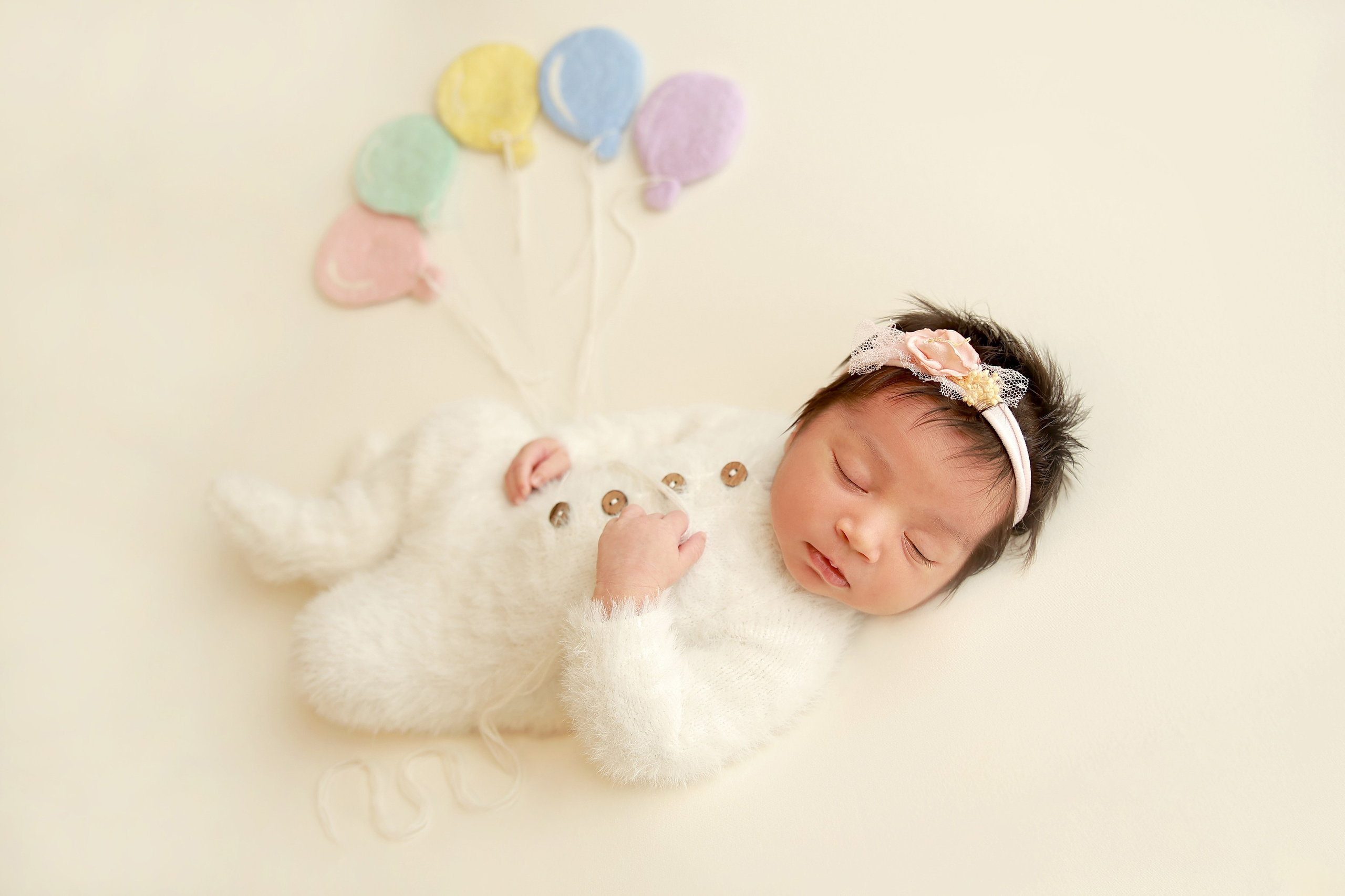 NEWBORN PHOTOGRAPHY. HOME