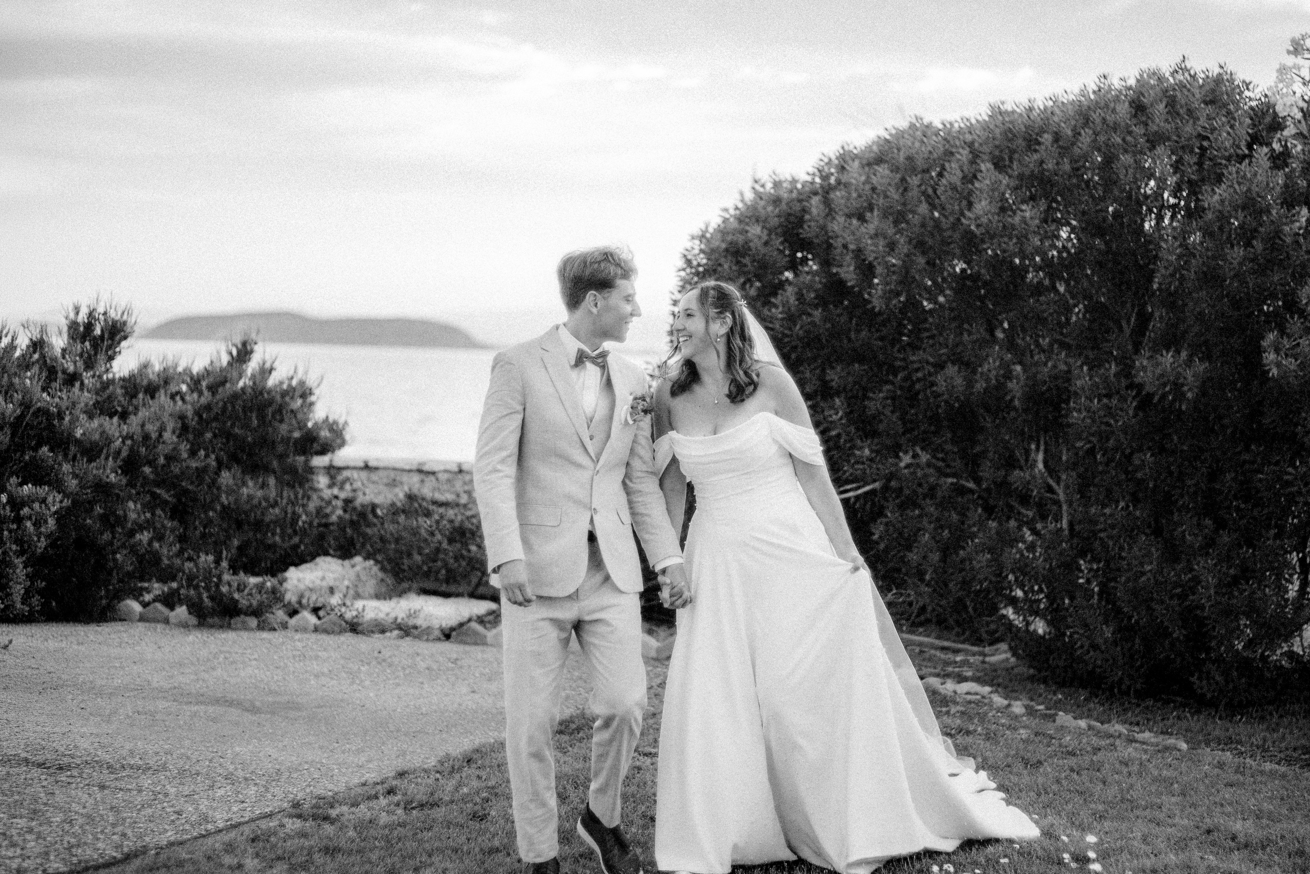 Wedding day of Maddie and Colton. Photographer in Greece Kristina