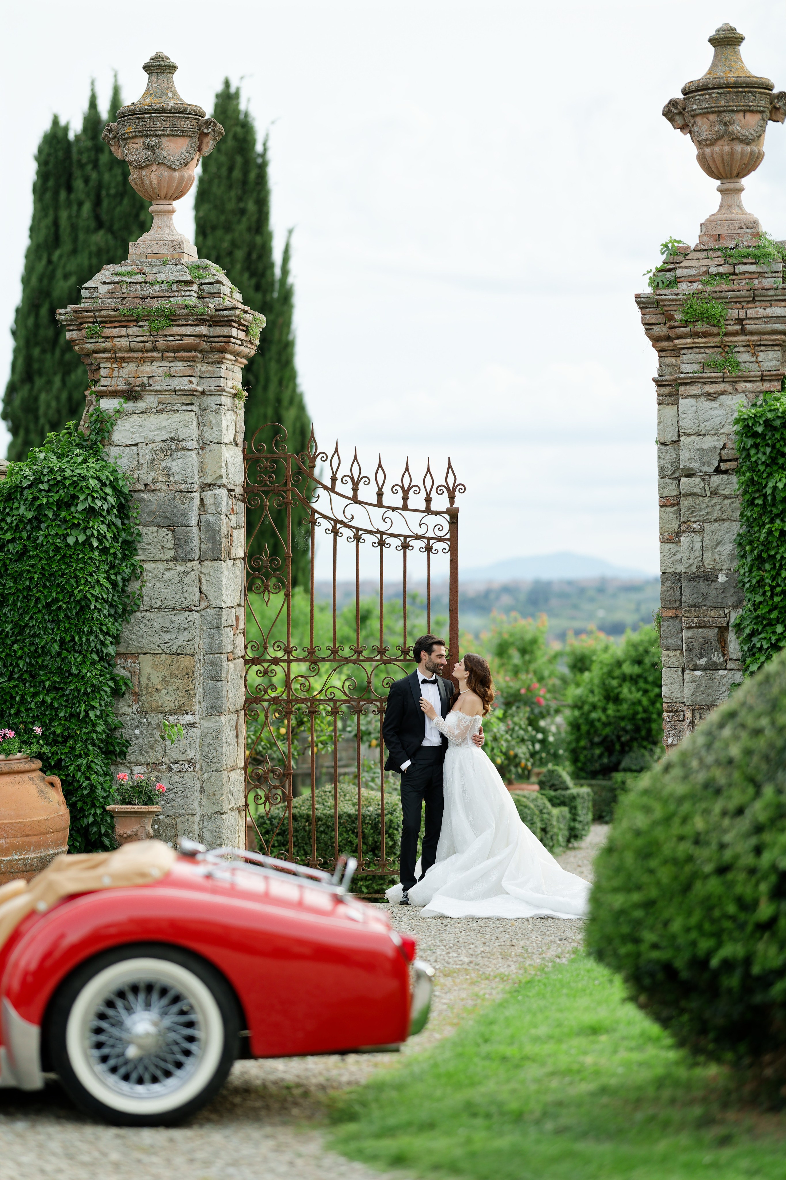 Wedding editorial at Villa di Geggiano, Tuscany, Italy