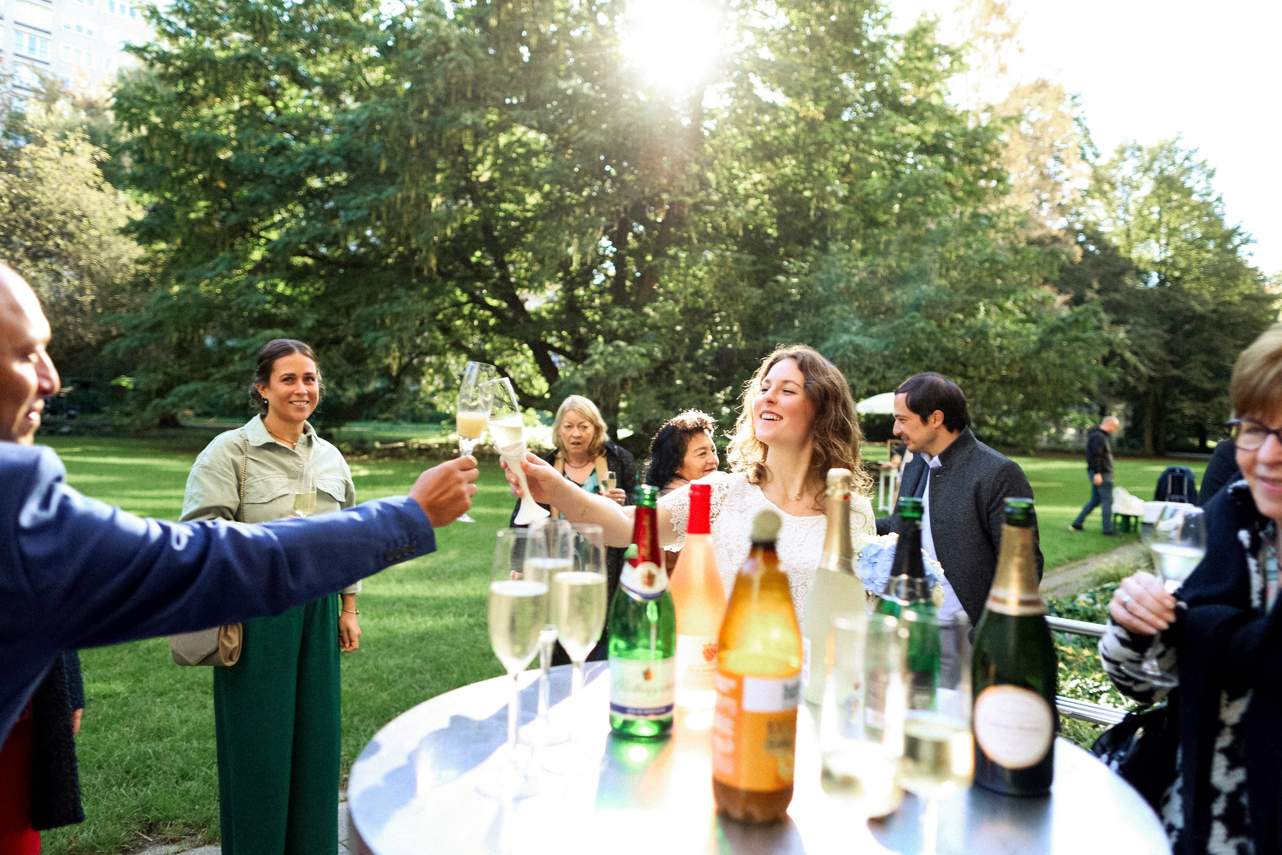 Traumhochzeit im Bobby Reich | Moderne Liebe am Hamburger Alsterufer. Hochzeitsfotograf und Hochzeitsvideograf aus Hamburg | Roka21Film