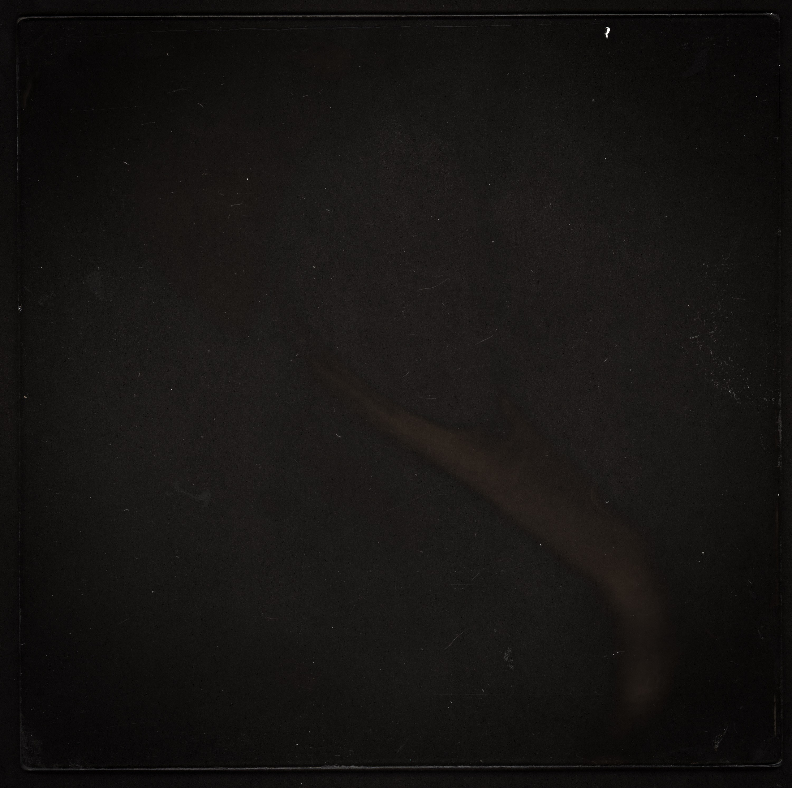 APPARITIONE. Adriano Escanhuela — Experimental