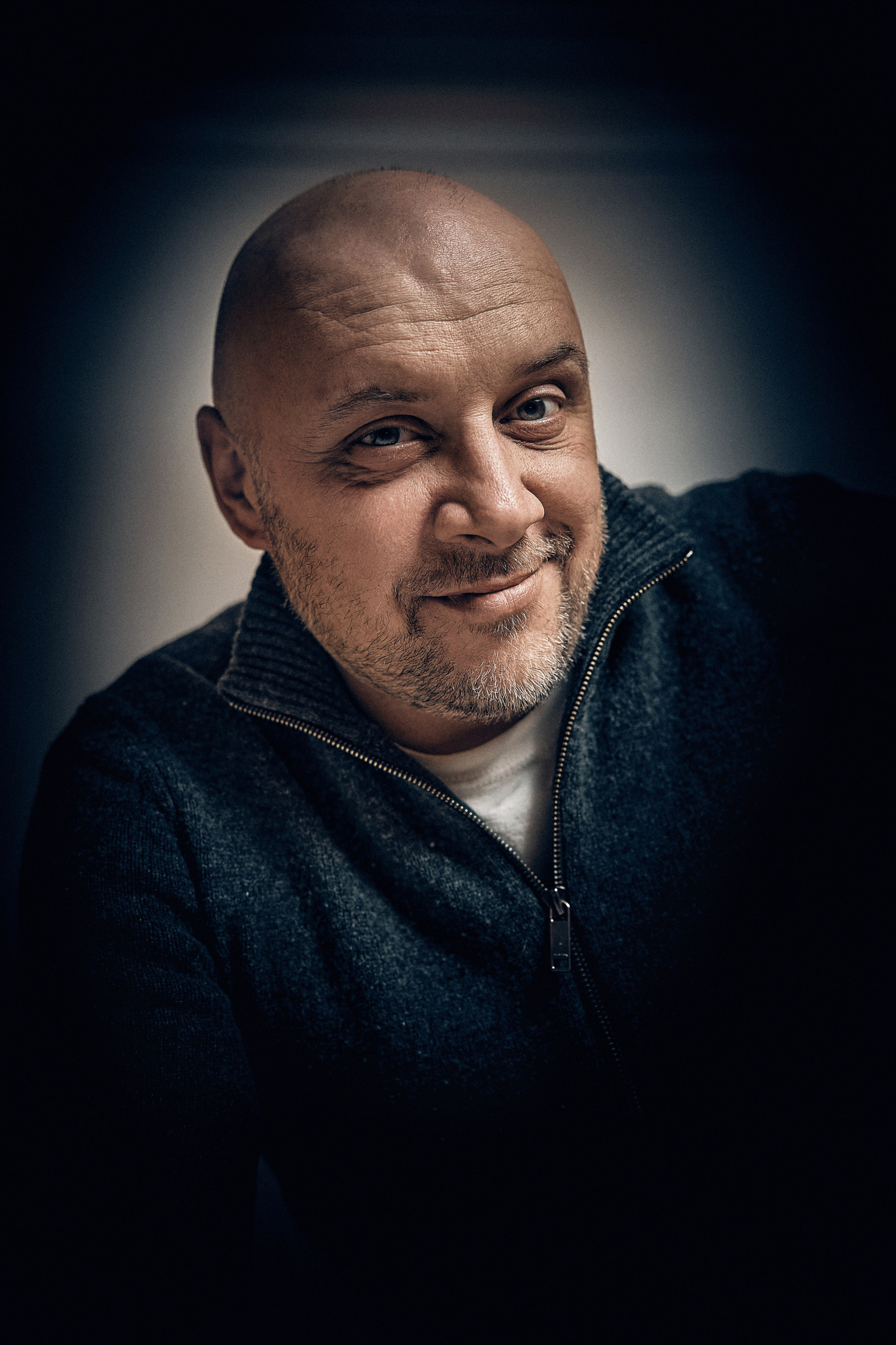 Portret Malarza - Simeon Genew - Portrety w studio - Fotograf i wideograf Andriej Szypiłow