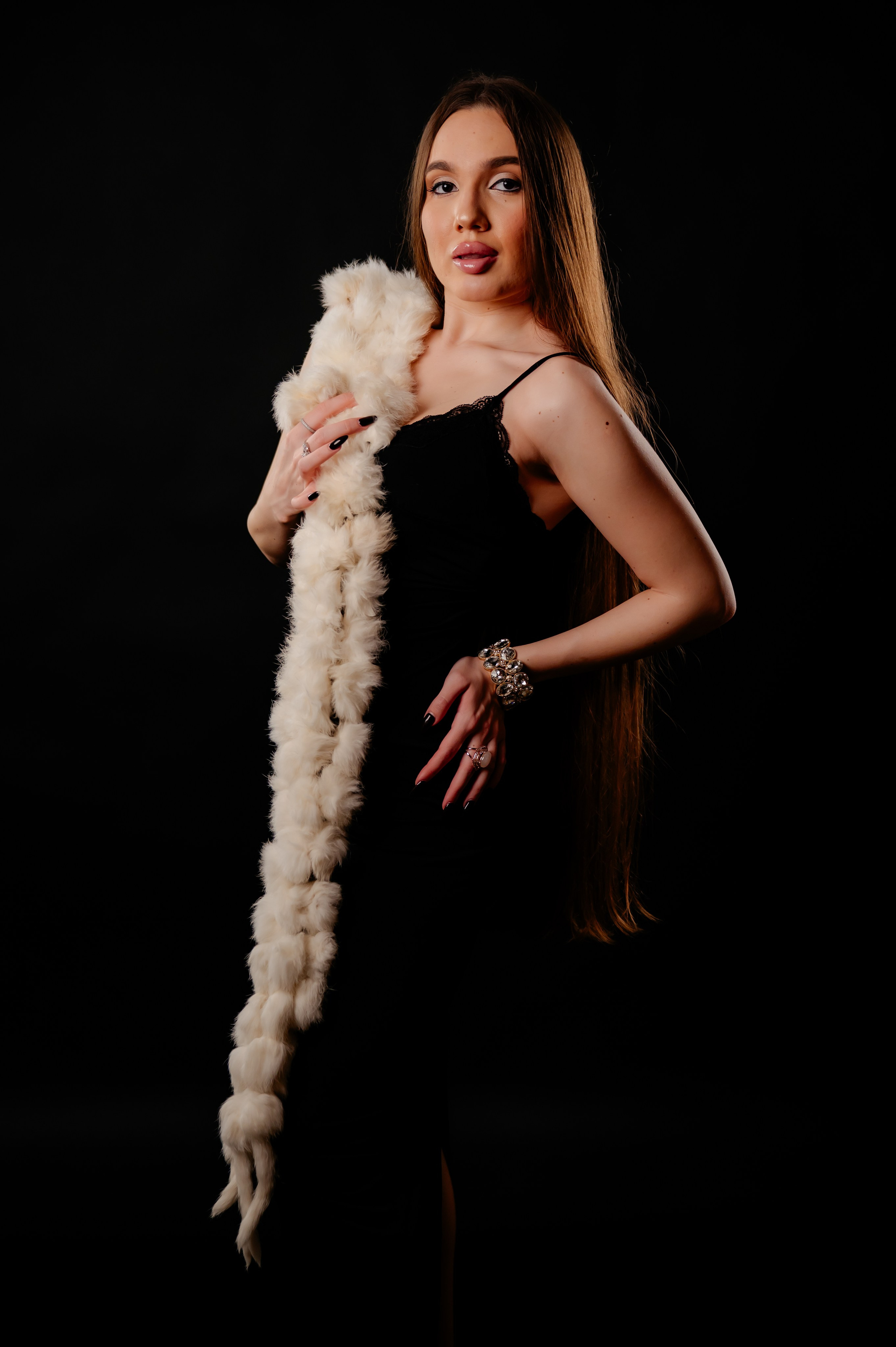 Larisa. Andrei Samuel – Fotograf București | Evenimente, Studio, Imobiliare, Produs