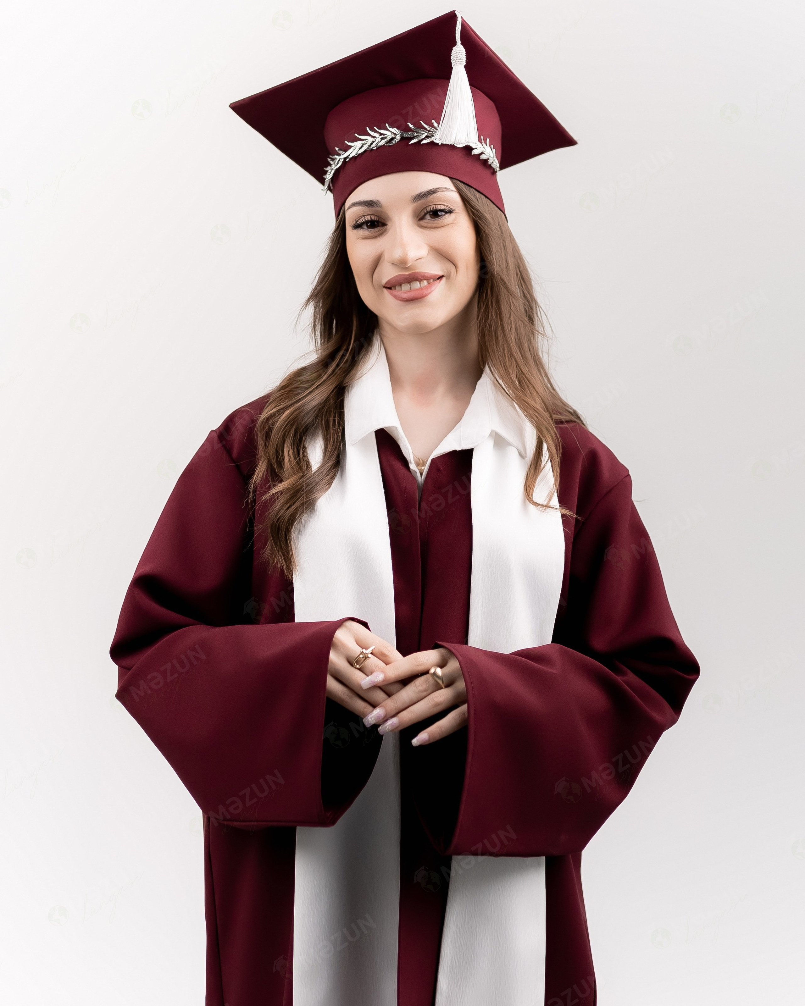 Bordo. Məzun geyimləri və akssesuarları