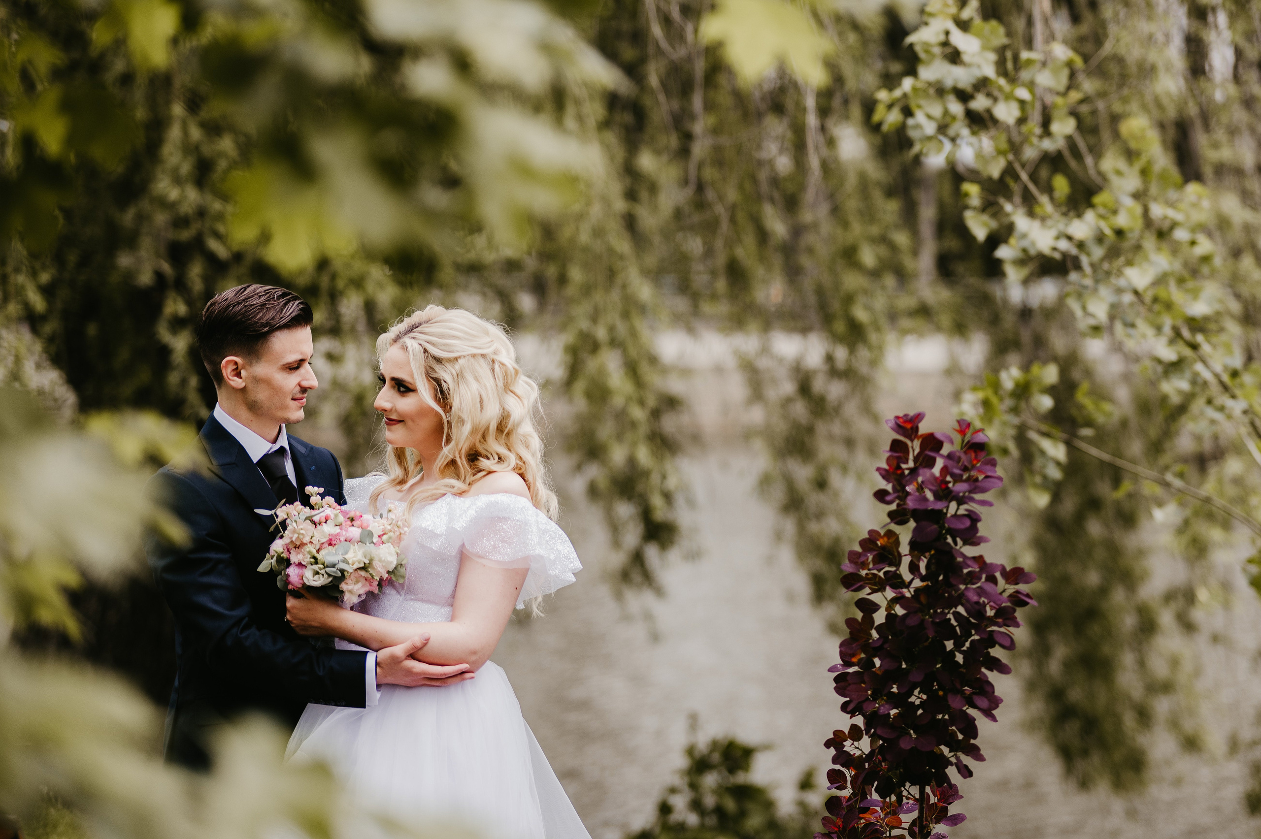 Cununie civila sub cerul ploios - Vezi fotografiile. Valentin Melen - fotograf de nunta 🤍