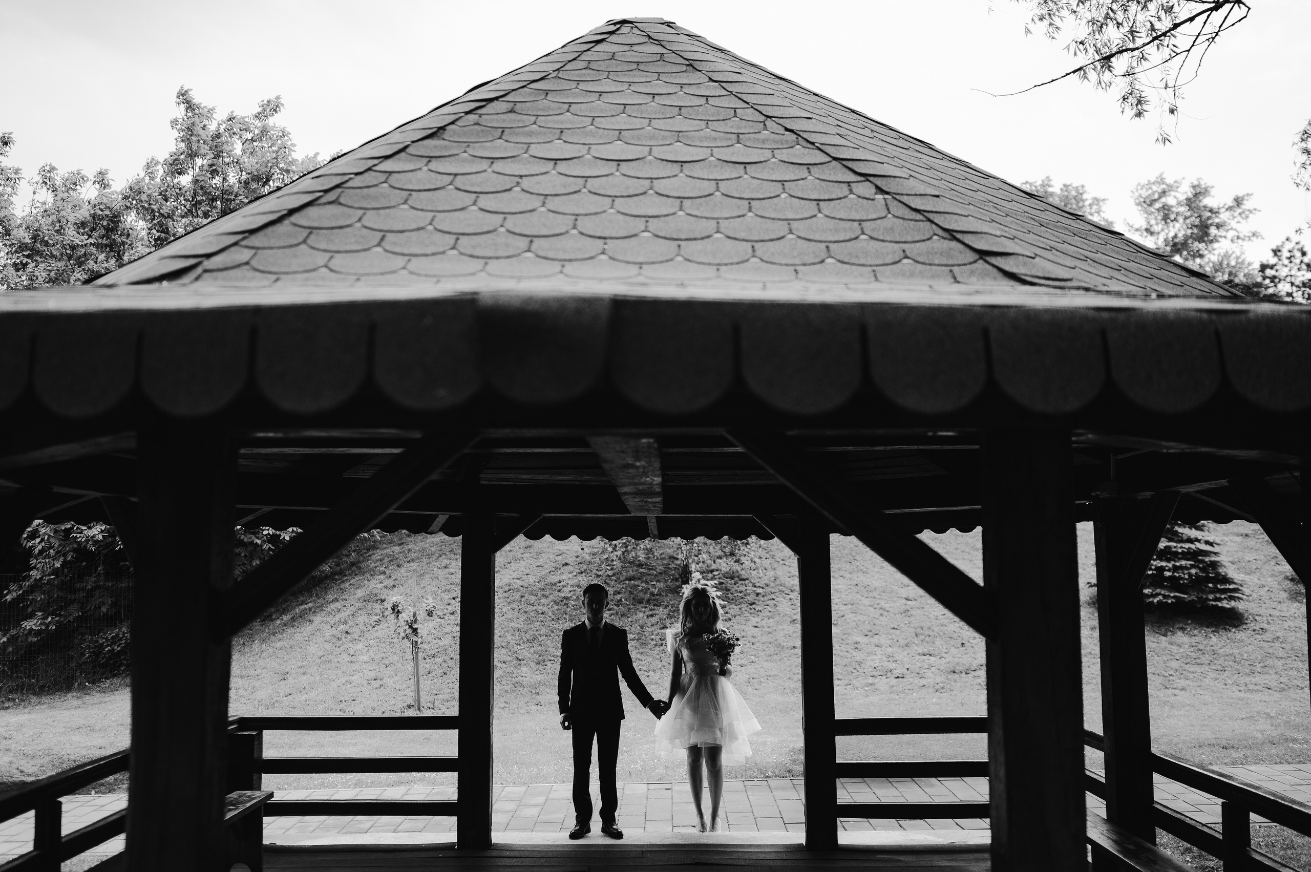 Cununie civila sub cerul ploios - Vezi fotografiile. Valentin Melen - fotograf de nunta 🤍