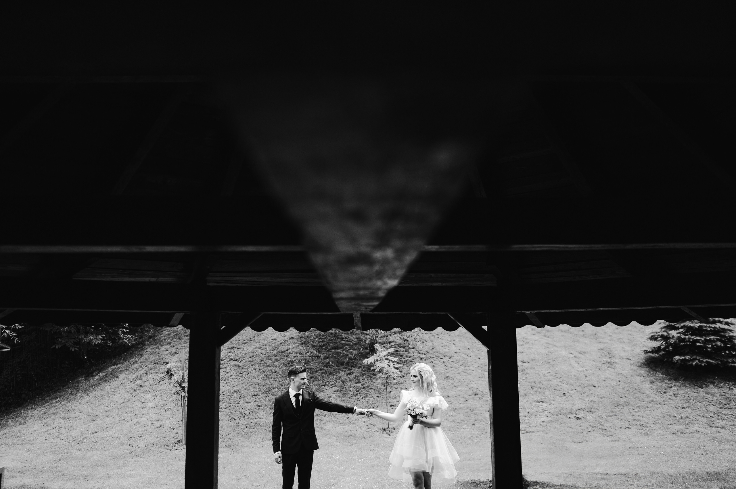 Cununie civila sub cerul ploios - Vezi fotografiile. Valentin Melen - fotograf de nunta 🤍