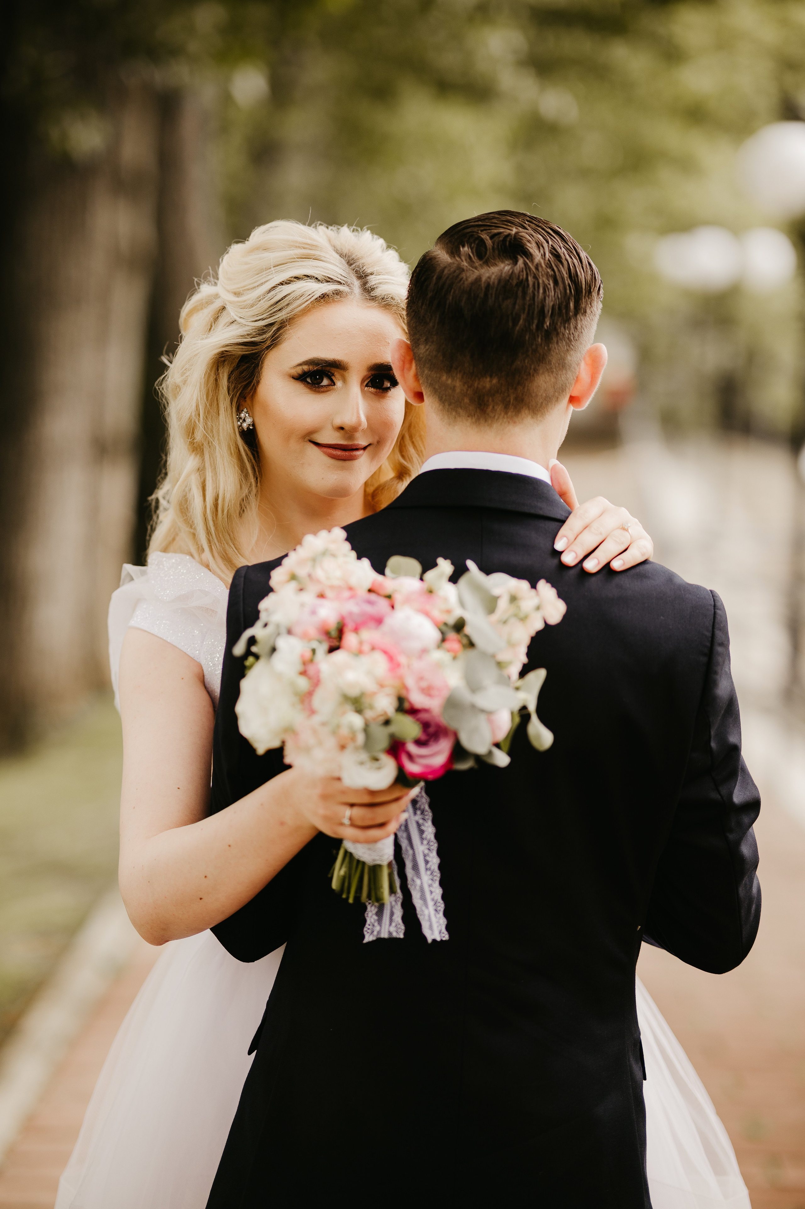 Cununie civila sub cerul ploios - Vezi fotografiile. Valentin Melen - fotograf de nunta 🤍