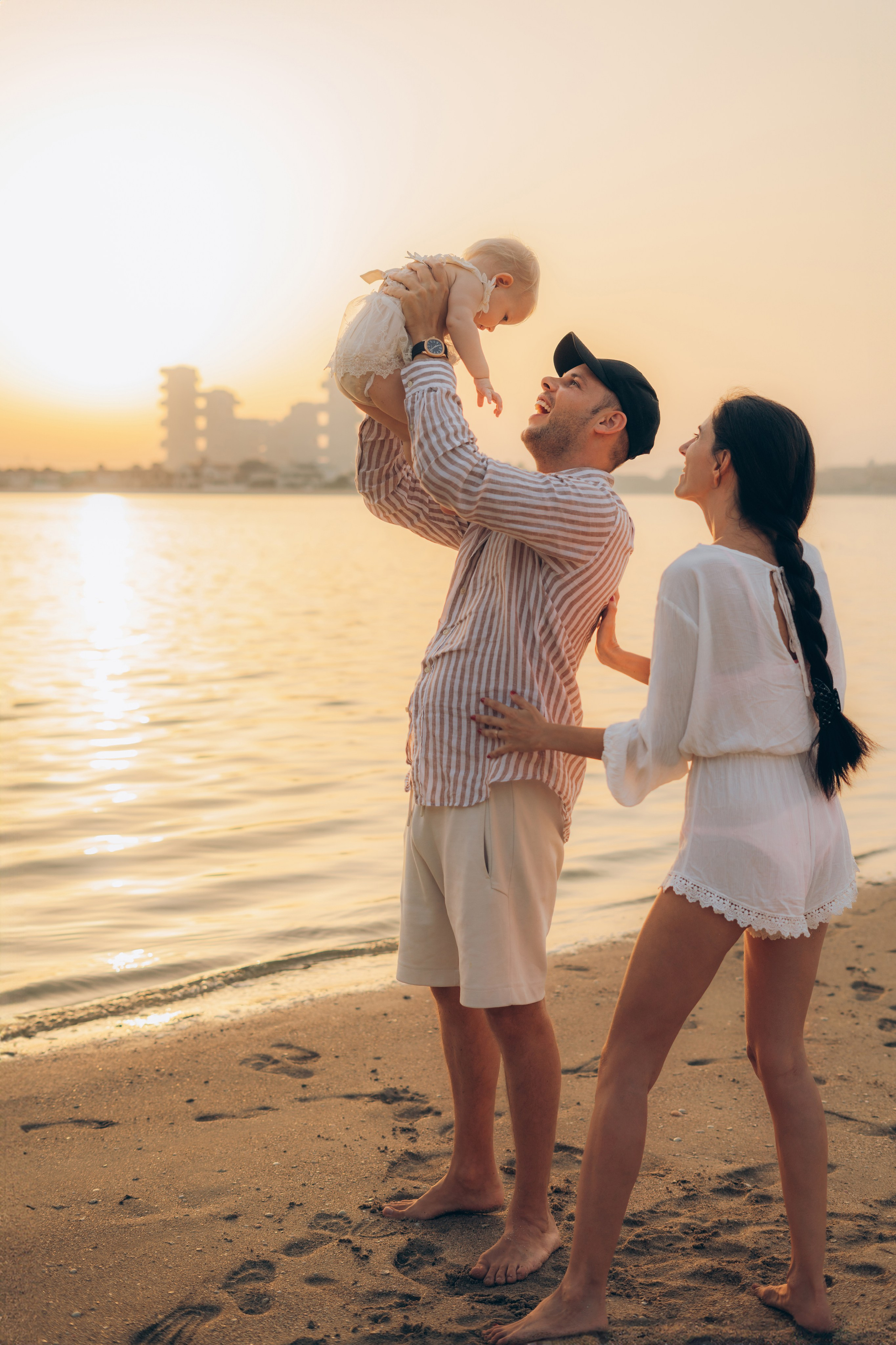 Beauty of the sunset on the beach. Angela Iakovleva — Family Photographer in Dubai