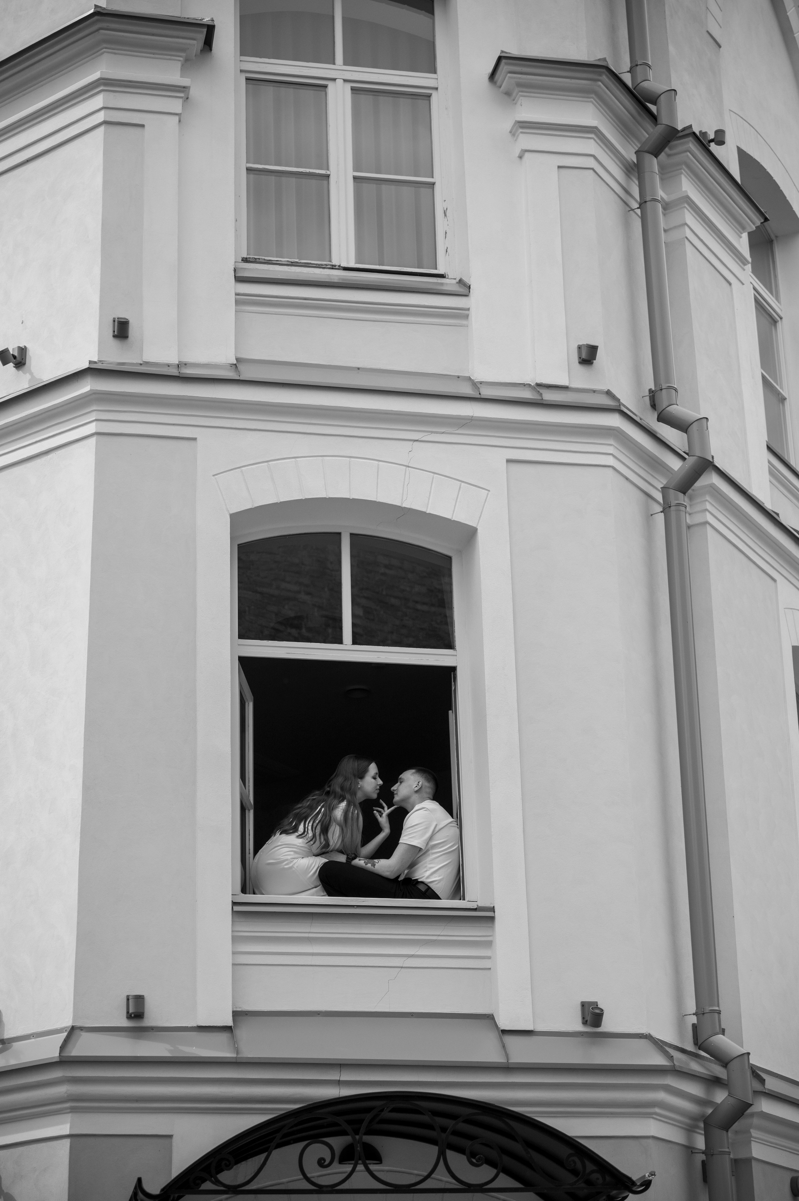 At the Old Hotel. Photographer Tallinn — Wedding | Family | Love Story