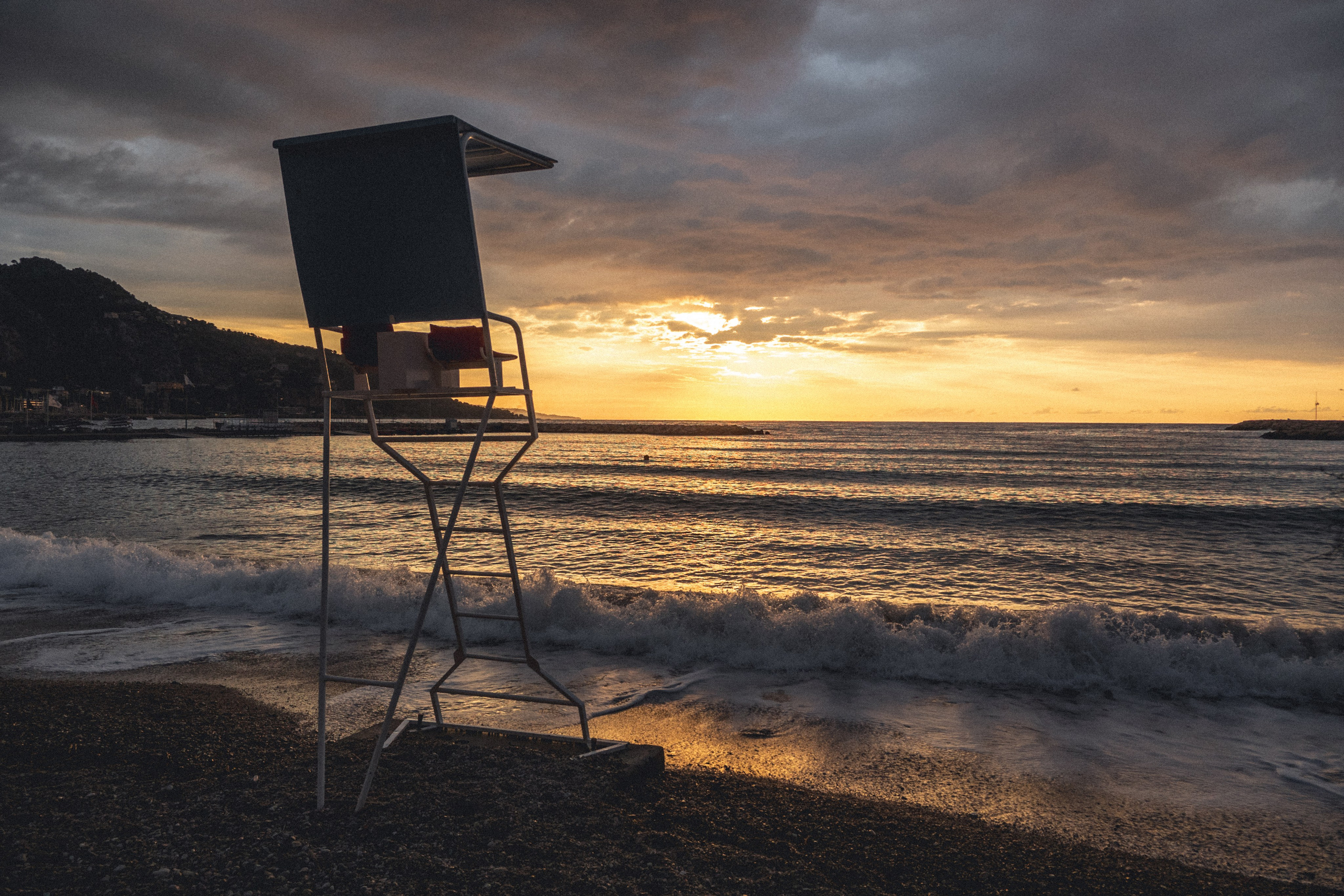 Lever de soleil à Menton. Photographe sur Cote d’Azur. Portraits de familles, couples, enfants, événements