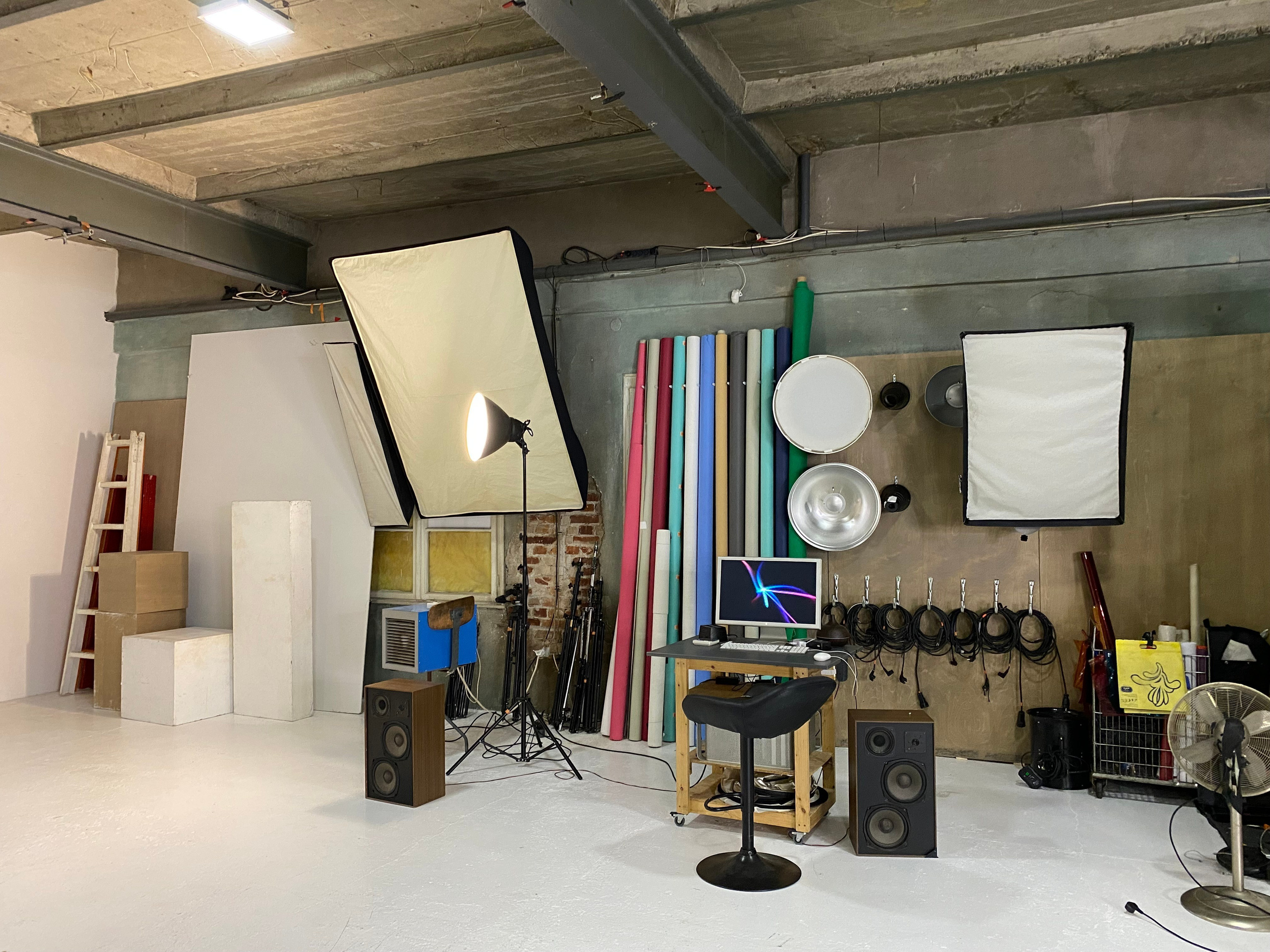 Studio Photogenic. Commercial and studio photographer in Belgrade