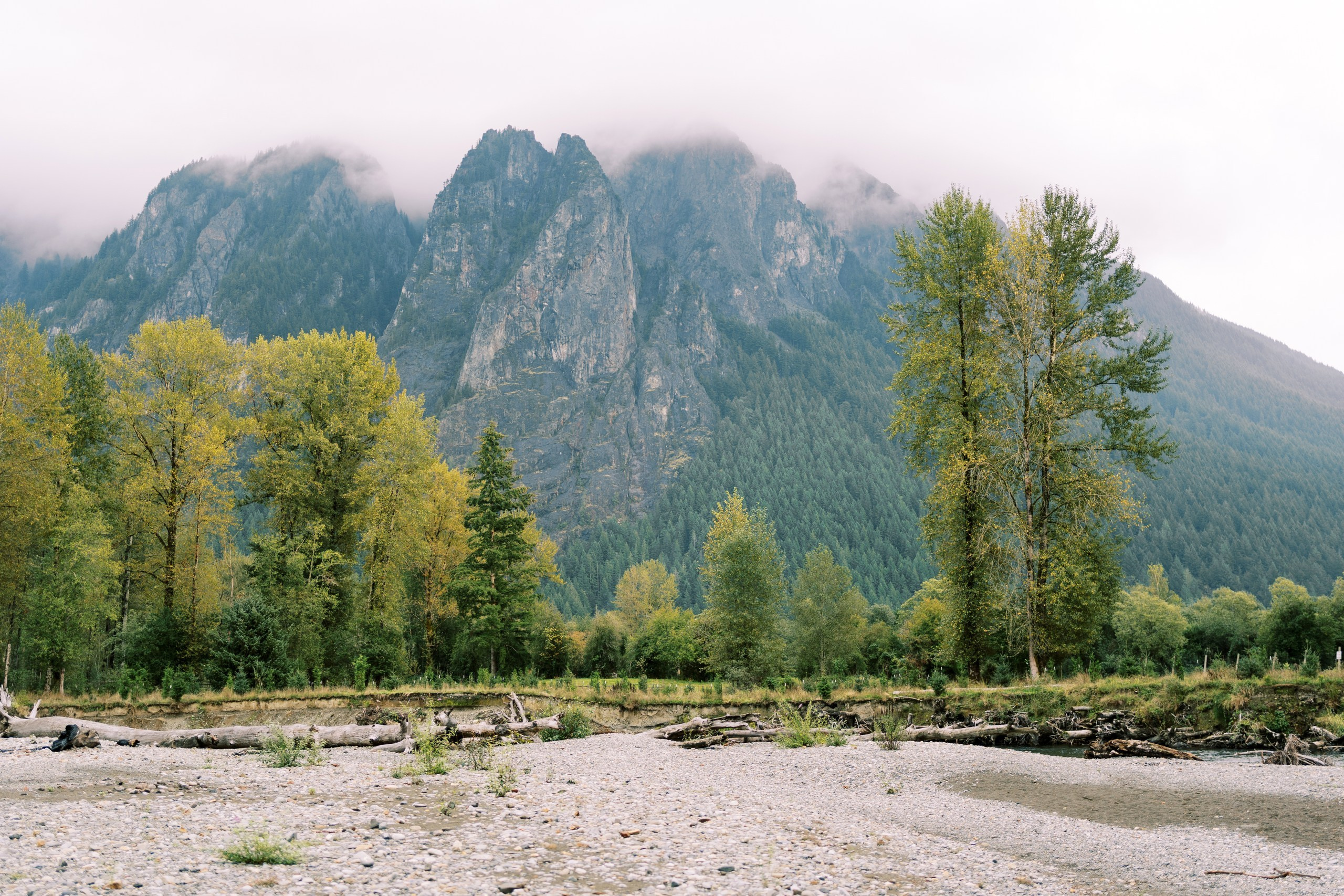 Maternity photoshoot. October 2024. North Bend, Washington. EVAN ARISTOV WEDDING PHOTOGRAPHY — Seattle Wedding Photographer