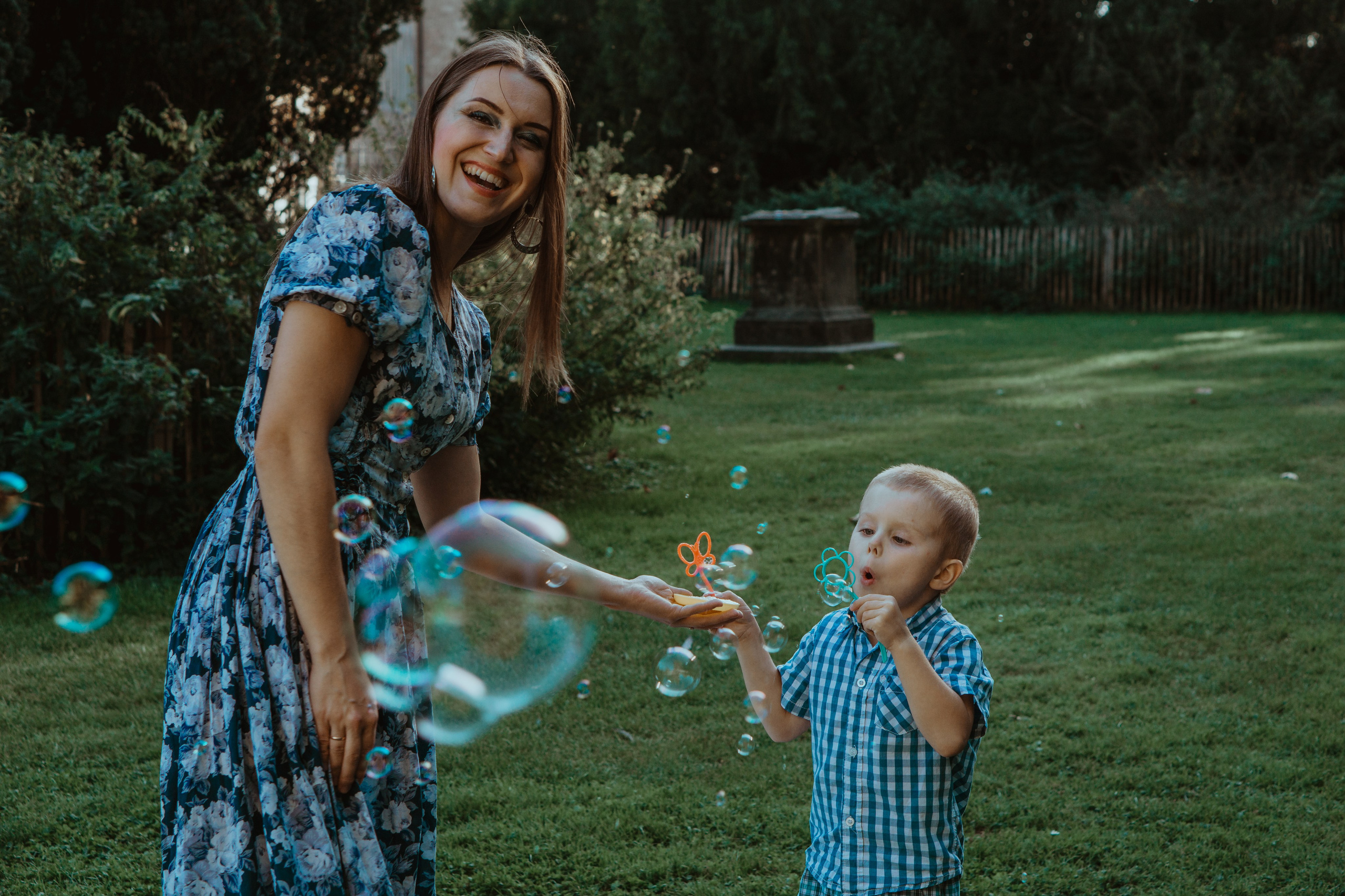 Little Kolya know how to have fun ;). Family photographer Aargau Zurich