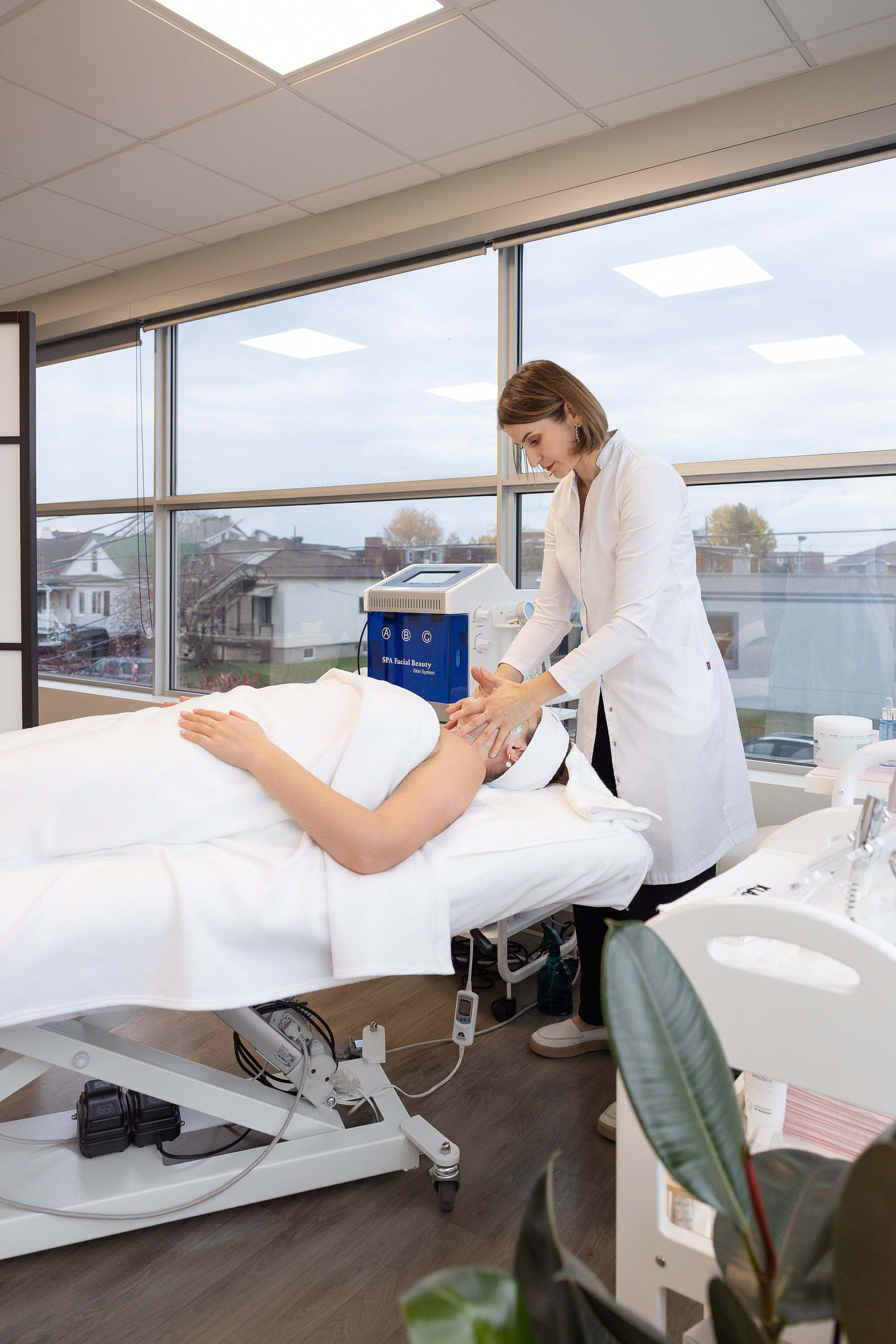 Violeta Sili, Esthéticienne/Beautician